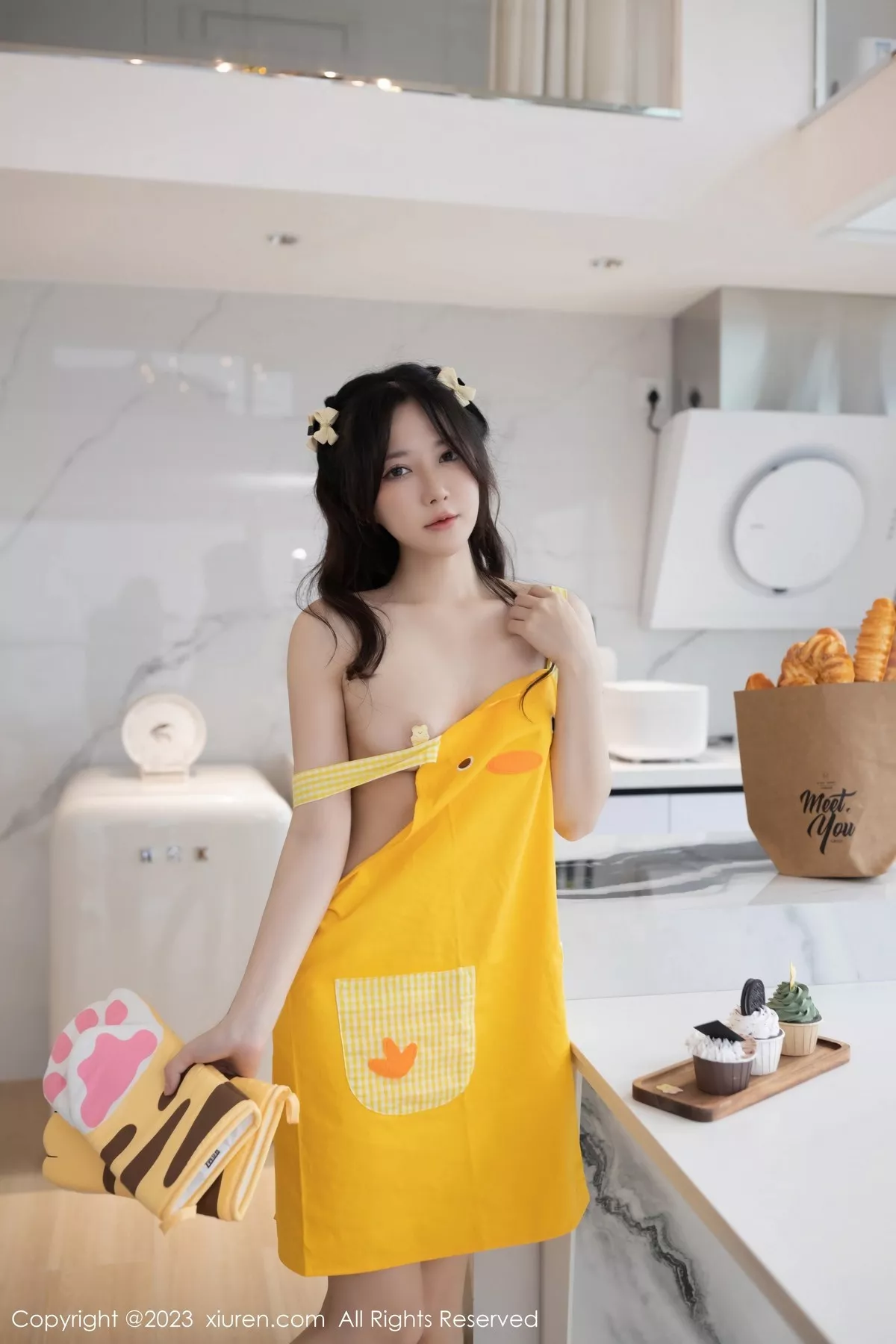 秀人集.com_[XiuRen秀人网]No.6615_模特鱼子酱Fish性感黄色真空围裙+白色睡裙秀完美身材诱惑写真80P