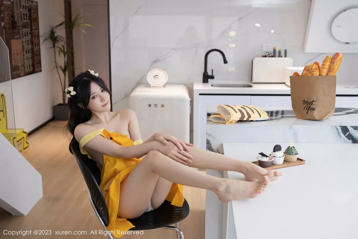 秀人集.com_[XiuRen秀人网]No.6615_模特鱼子酱Fish性感黄色真空围裙+白色睡裙秀完美身材诱惑写真80P