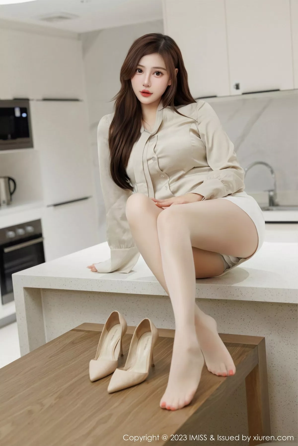 秀人集.com_[IMISS爱蜜社]Vol.732_气质女神Lavinia肉性感OL装扮淡灰蕾丝内衣秀完美身材诱惑写真45P