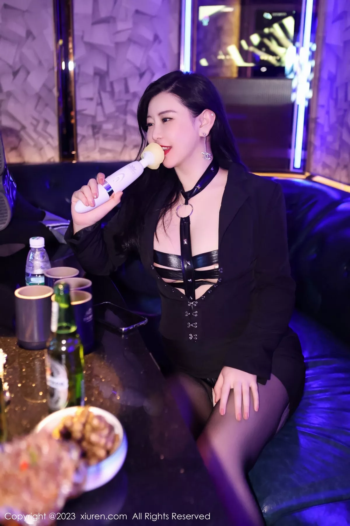 秀人集.com_[XiuRen秀人网]No.6766_模特王婉悠Queen性感黑色情趣服配开档黑丝秀惹火身材诱惑写真82P