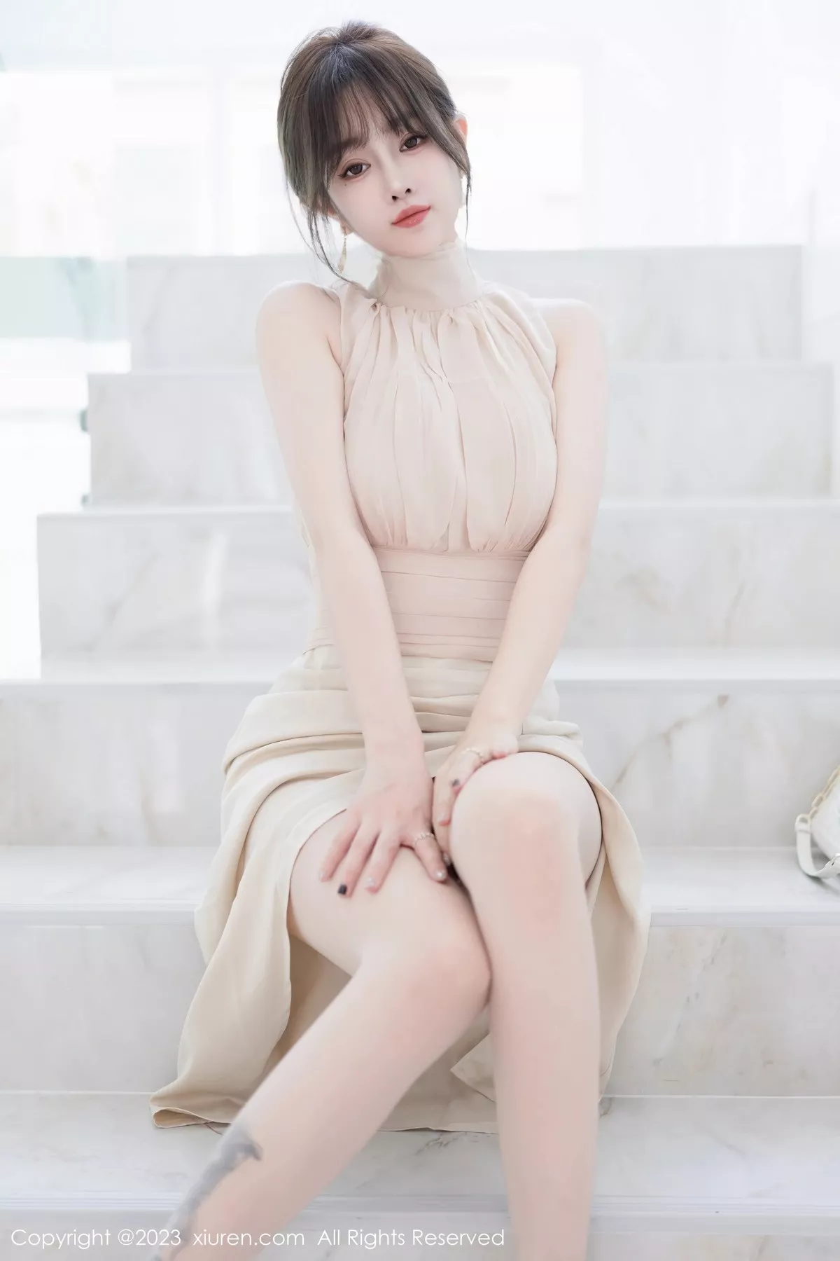 秀人集.com_[XiuRen秀人网]No.6768_女神王雨纯脱浅色连衣长裙露浅色内衣配开档肉丝完美诱惑写真74P