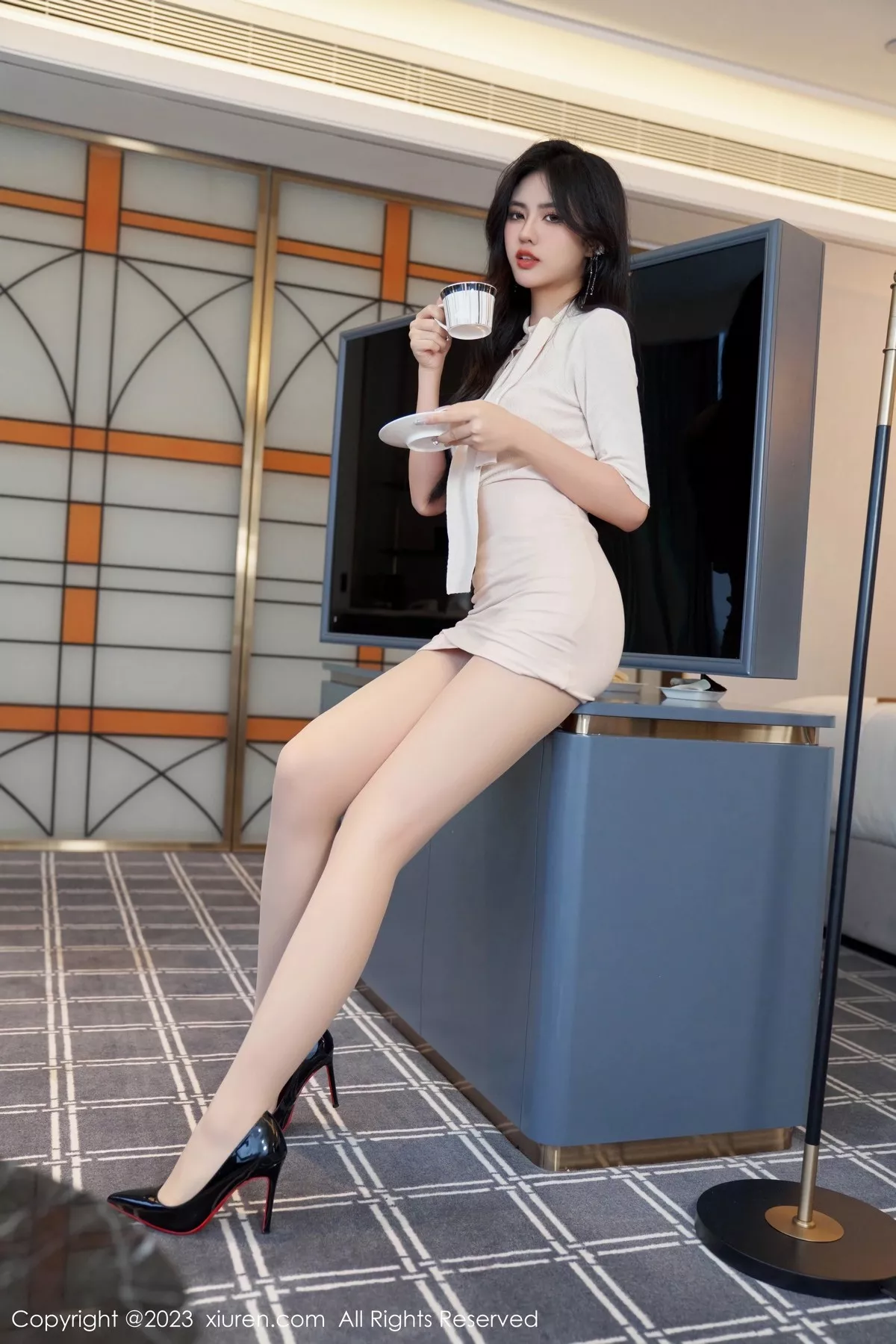 秀人集.com_[XiuRen秀人网]No.6833_模特浅浅Danny性感白色厨娘服饰真空秀丰腴身姿惹火诱惑写真100P