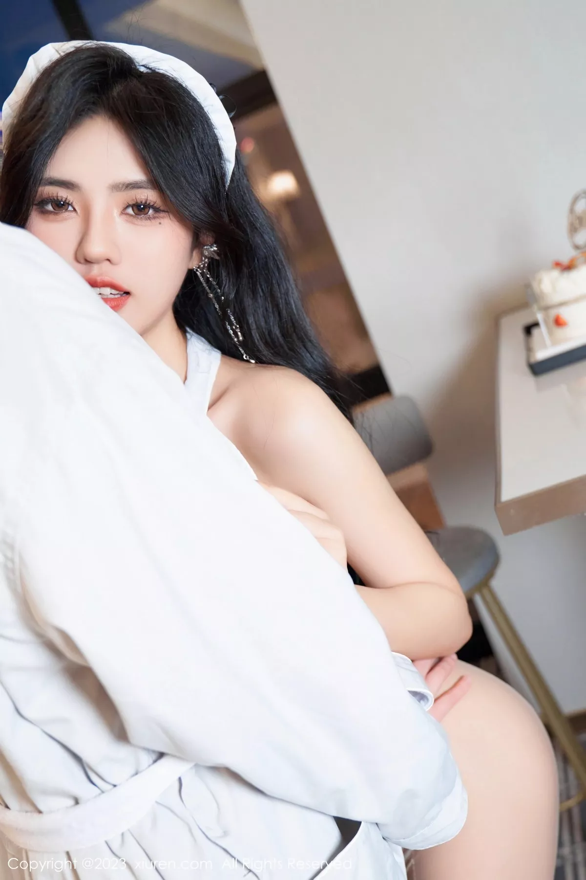 秀人集.com_[XiuRen秀人网]No.6833_模特浅浅Danny性感白色厨娘服饰真空秀丰腴身姿惹火诱惑写真100P