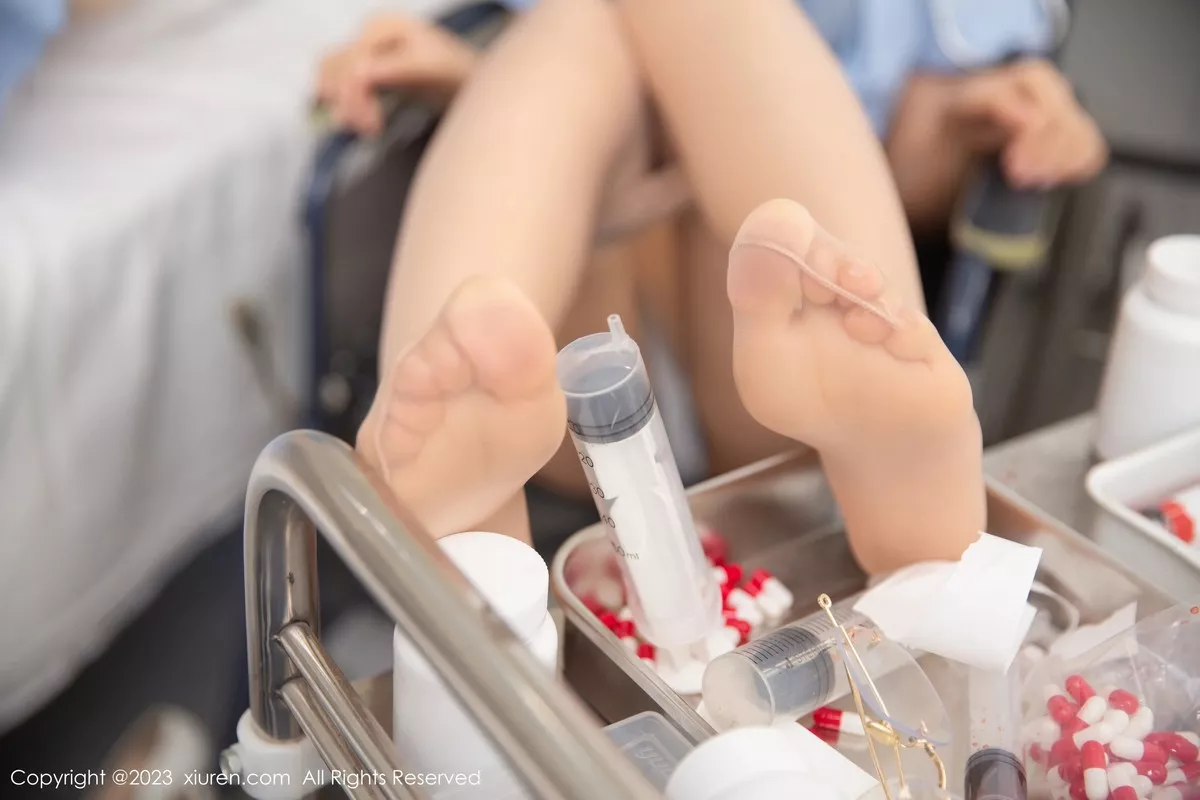 秀人集.com_[XiuRen秀人网]No.6849_女神绮里嘉ula美女医生装扮露蓝色蕾丝内衣秀曼妙身姿诱惑写真83P