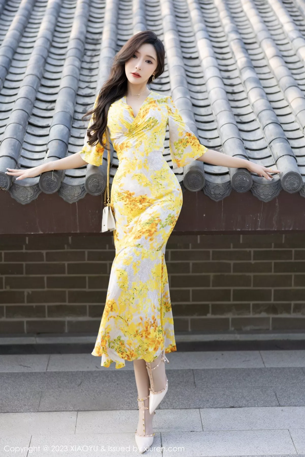 秀人集.com_[XiaoYu画语界]Vol.1043_女神王馨瑶yanni脱连衣长裙露白色蕾丝内衣秀曼妙身姿诱惑写真90P