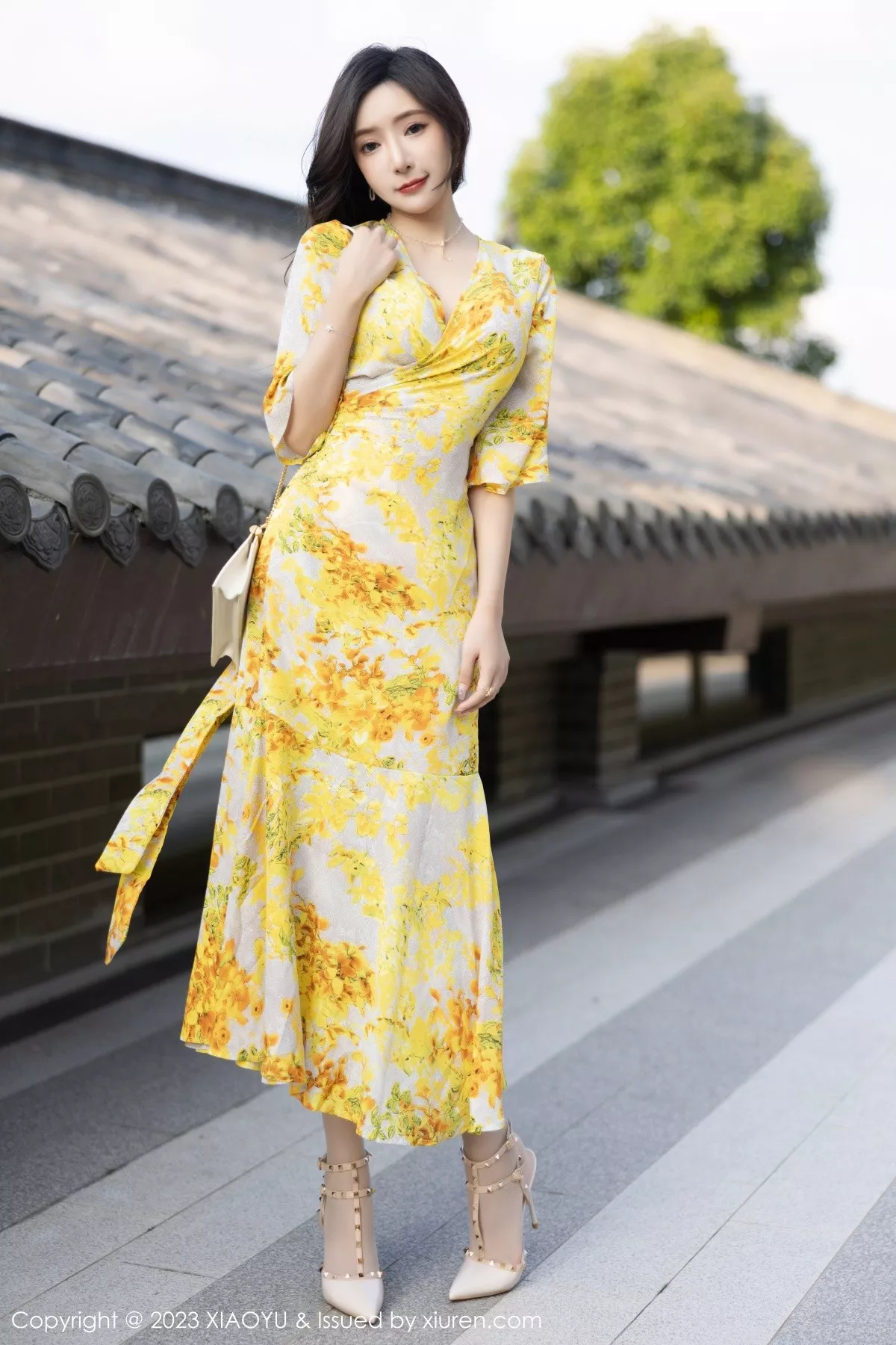 秀人集.com_[XiaoYu画语界]Vol.1043_女神王馨瑶yanni脱连衣长裙露白色蕾丝内衣秀曼妙身姿诱惑写真90P