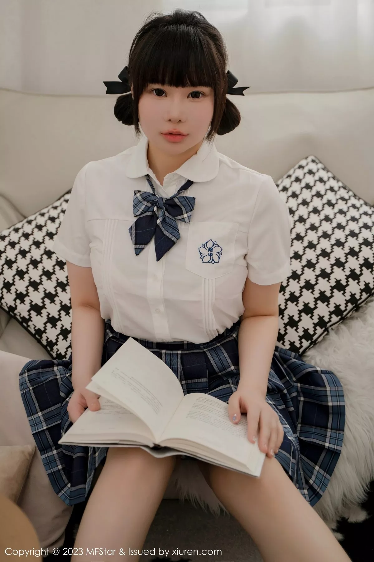 秀人集.com_[MFStar模范学院]Vol.621_新人模特水塔塔白色短T配蓝色格子裙秀曼妙身姿迷人诱惑写真60P