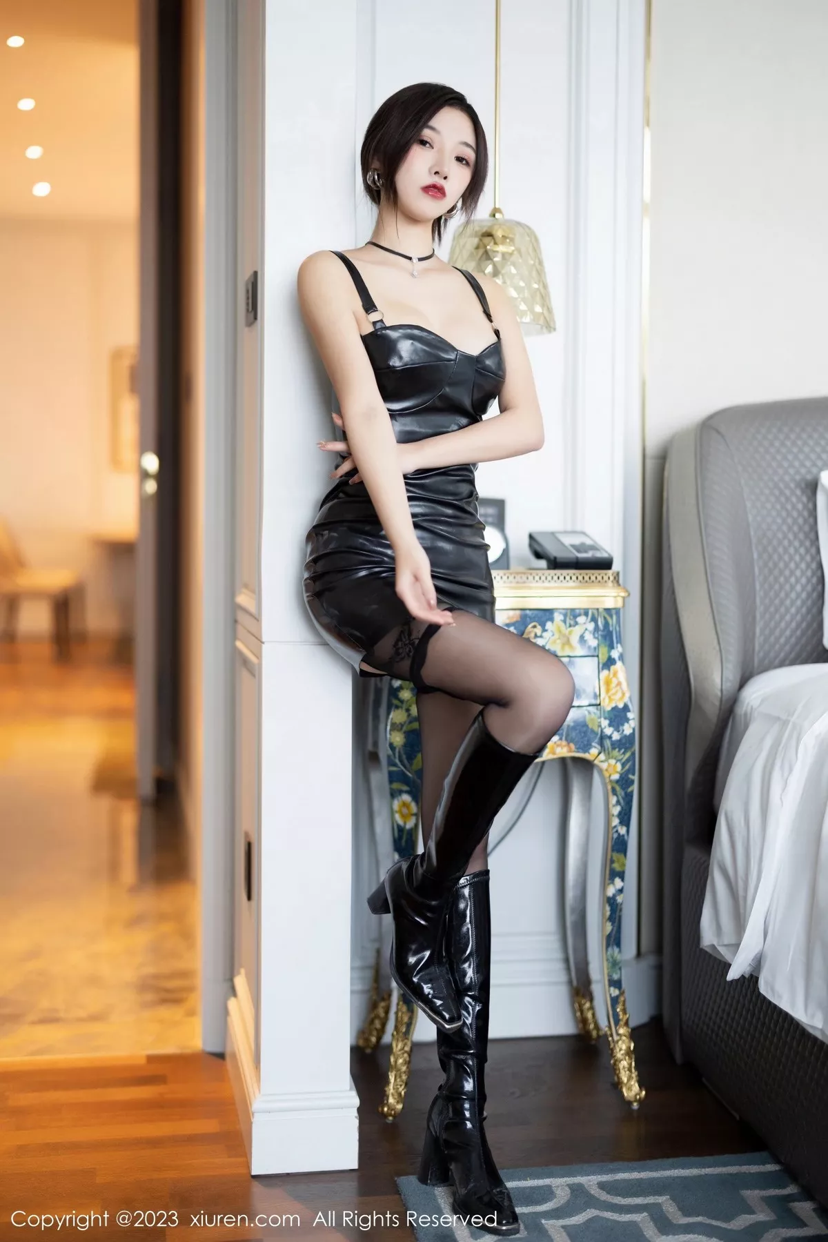秀人集.com_[XiuRen秀人网]No.6779_模特妙可可Cheese黑色吊带皮裙配黑丝吊袜秀丰腴身材诱惑写真80P