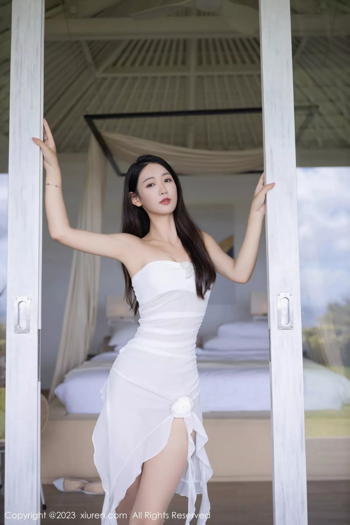 秀人集.com_[XiuRen秀人网]No.6780_模特唐安琪泳池边白色薄纱礼裙配超薄肉丝秀完美身材诱惑写真78P