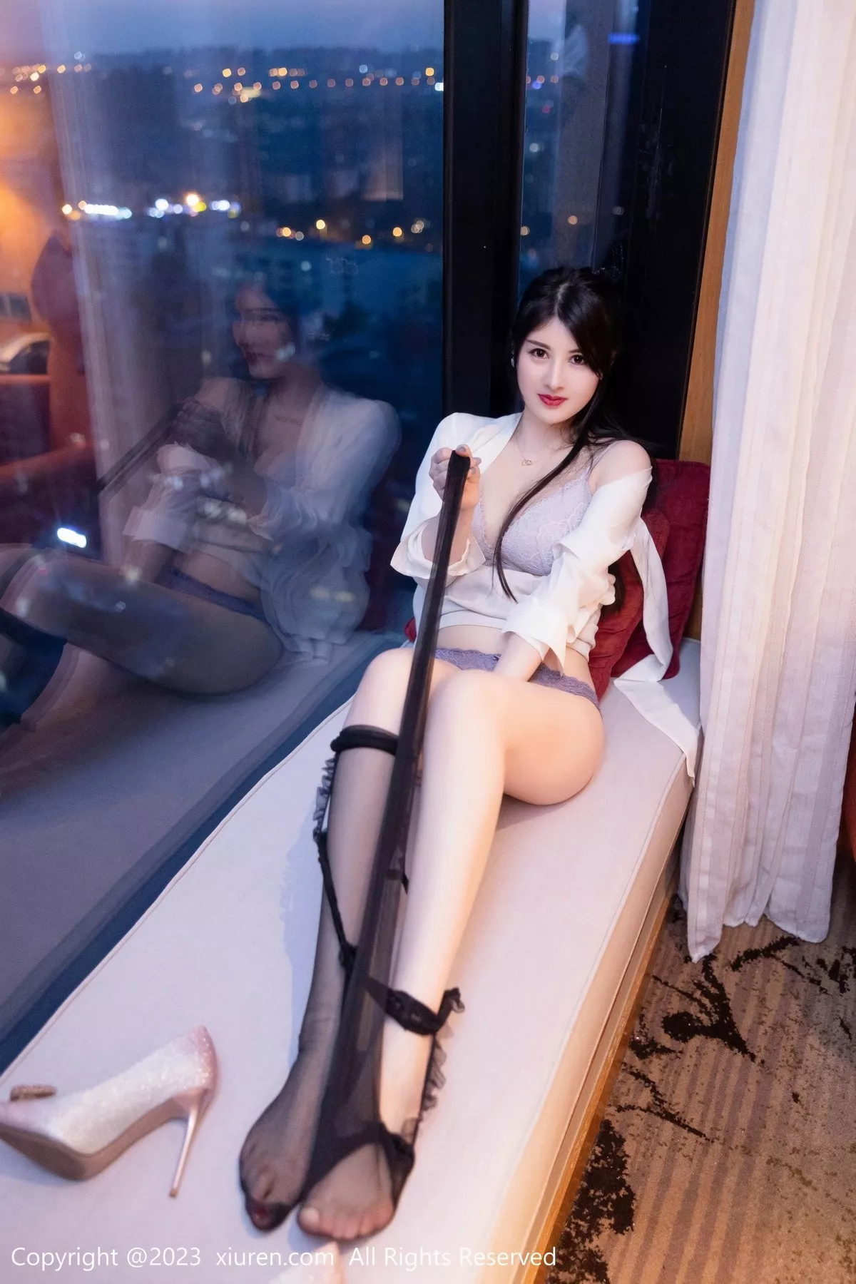 秀人集.com_[XiuRen秀人网]No.6879_模特诗诗kiki半脱浅色OL服饰露性感浅灰内衣秀惹火身材诱惑写真79P