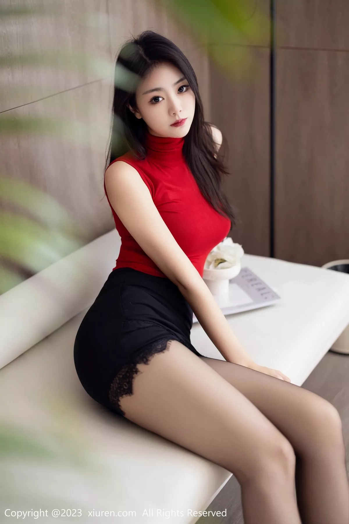 秀人集.com_[XiuRen秀人网]No.6883_模特可乐Vicky性感红色上衣配黑短裙露超薄黑丝秀美腿诱惑写真75P