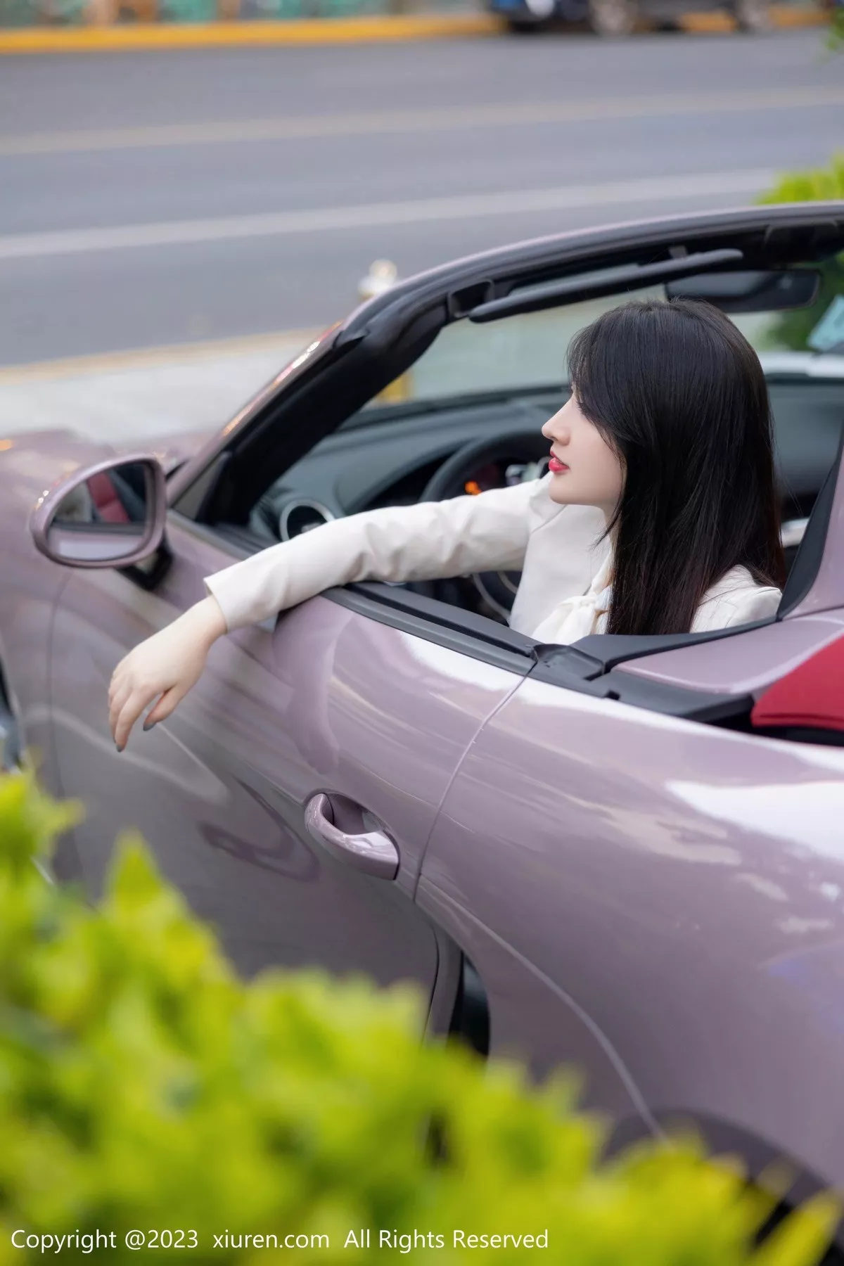 秀人集.com_[XiuRen秀人网]No.6879_模特诗诗kiki半脱浅色OL服饰露性感浅灰内衣秀惹火身材诱惑写真79P