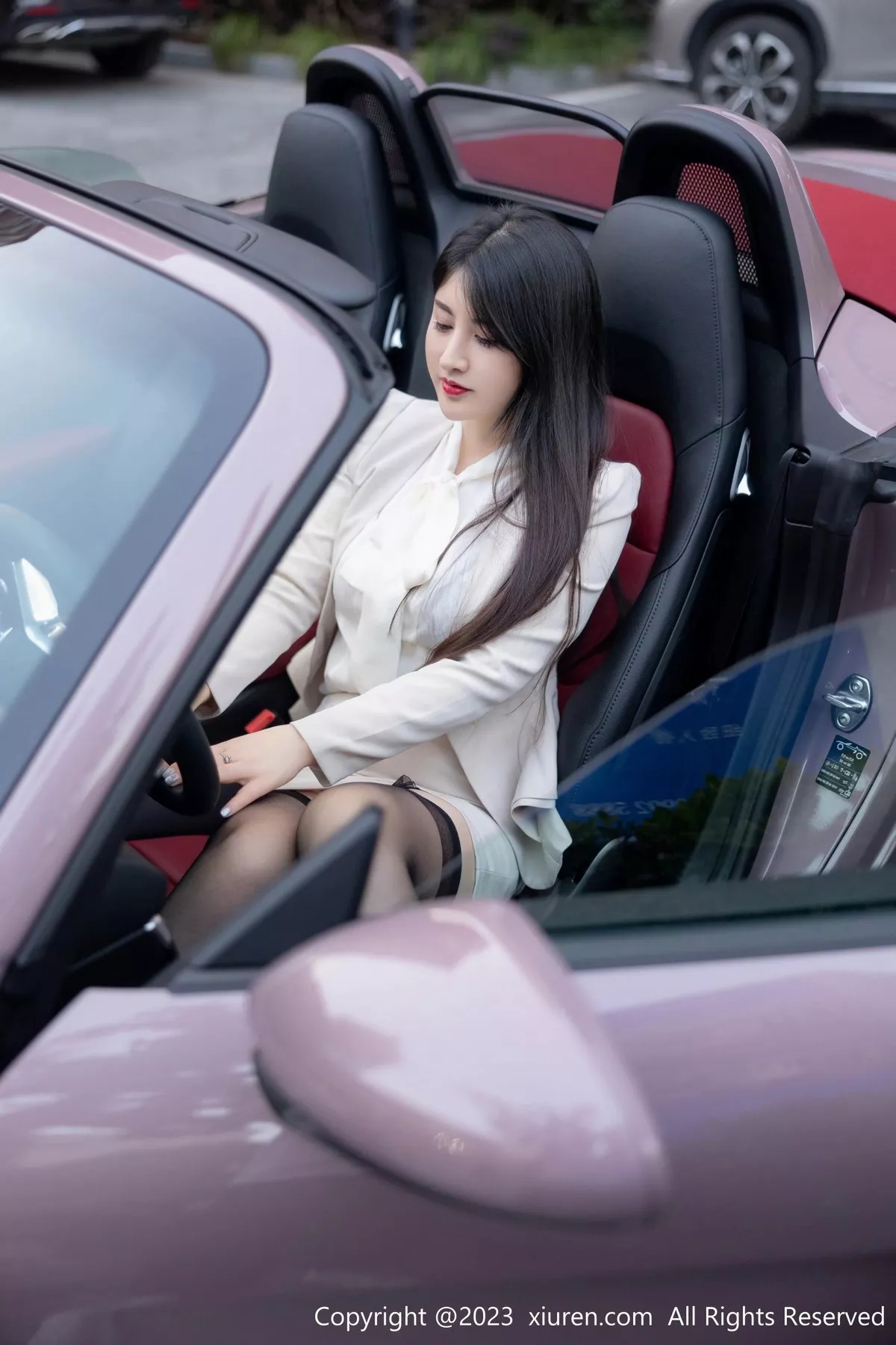 秀人集.com_[XiuRen秀人网]No.6879_模特诗诗kiki半脱浅色OL服饰露性感浅灰内衣秀惹火身材诱惑写真79P