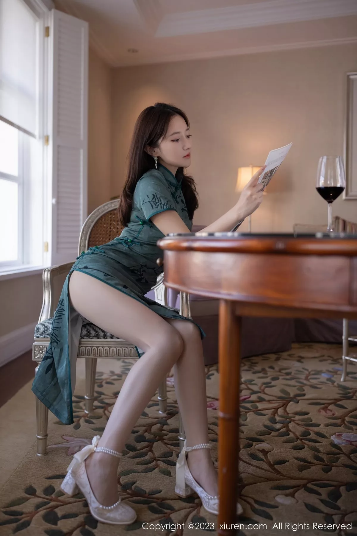 秀人集.com_[XiuRen秀人网]No.6893_模特鱼子酱Fish脱墨绿色长旗袍露性感内衣秀完美身材诱惑写真81P