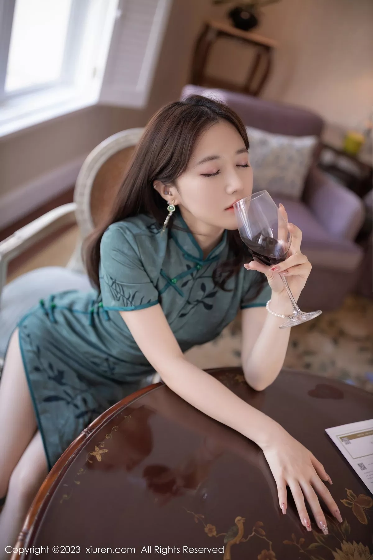 秀人集.com_[XiuRen秀人网]No.6893_模特鱼子酱Fish脱墨绿色长旗袍露性感内衣秀完美身材诱惑写真81P