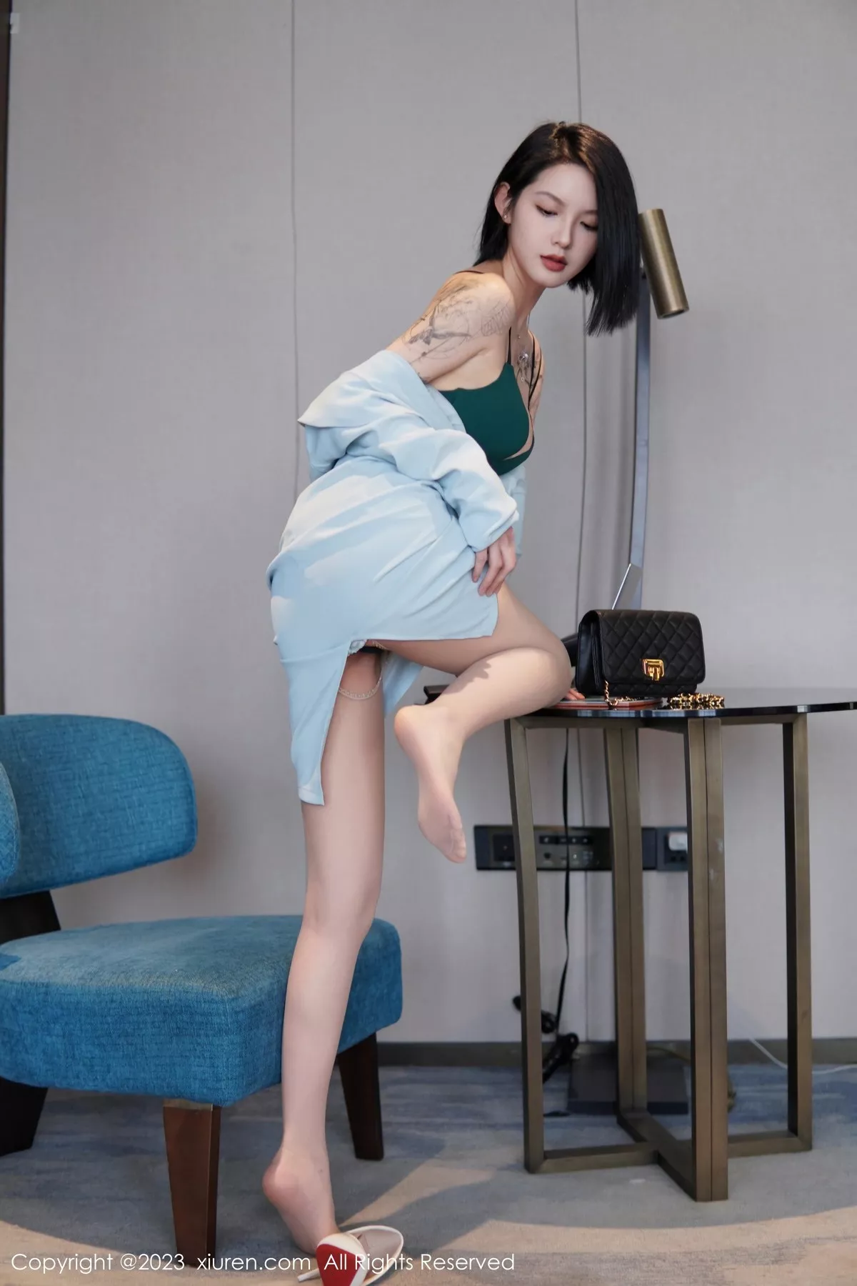 秀人集.com_[XiuRen秀人网]No.6885_模特乔一一性感淡蓝色Ol服饰露墨绿色内衣配原色丝袜诱惑写真74P