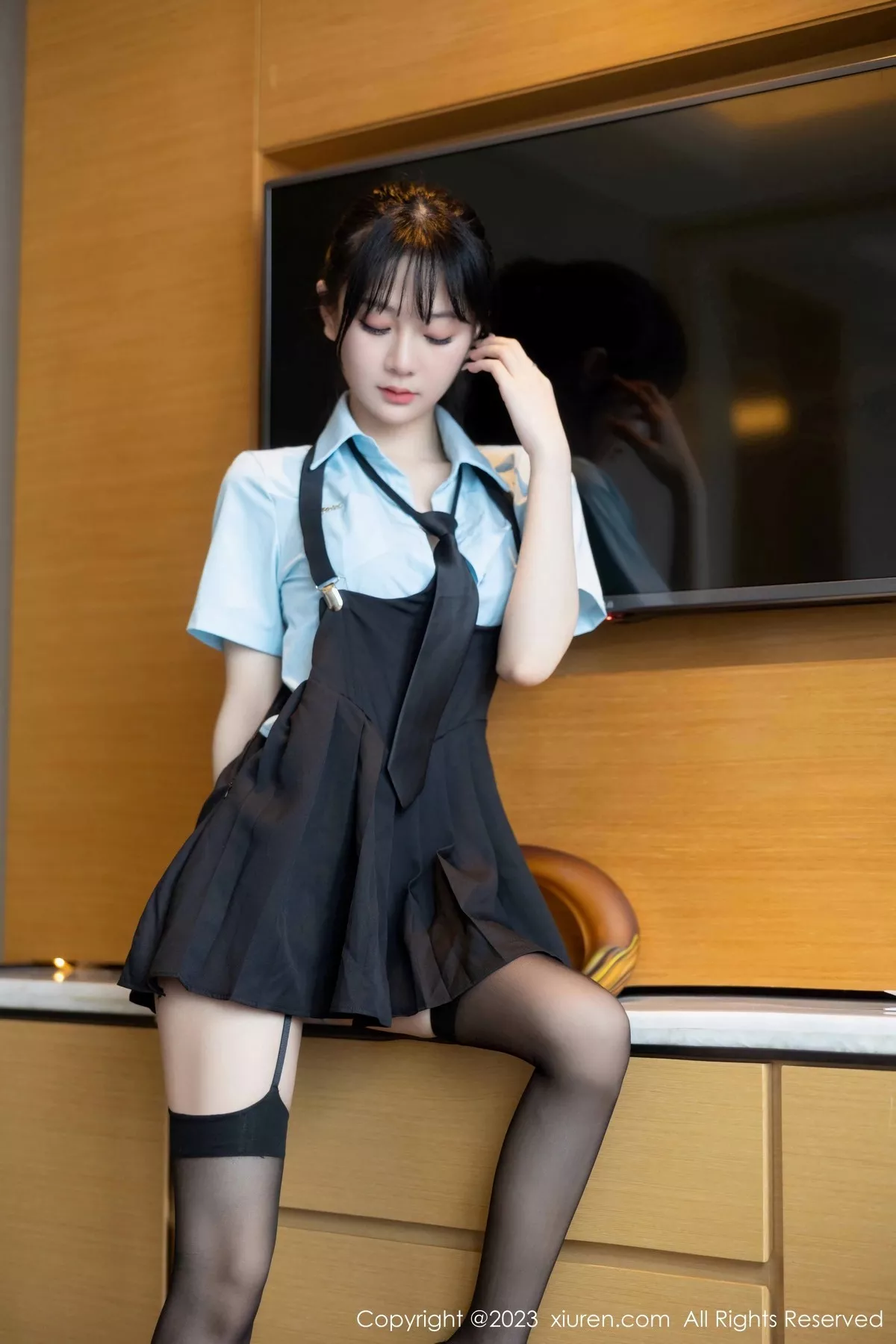 秀人集.com_[XiuRen秀人网]No.6892_模特幼幼脱淡蓝色上衣露黑色蕾丝内衣配黑丝吊袜完美诱惑写真82P