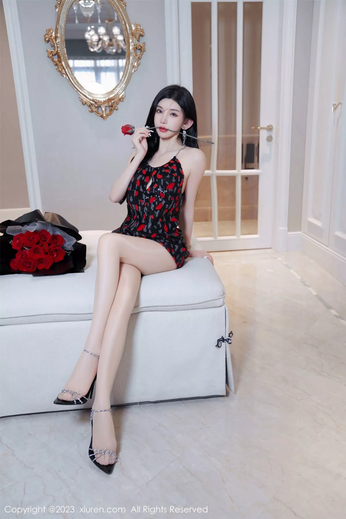 秀人集.com_[XiuRen秀人网]No.6894_女神周于希Sally梦中情人主题浴缸里花瓣浴秀惹火身材诱惑写真82P