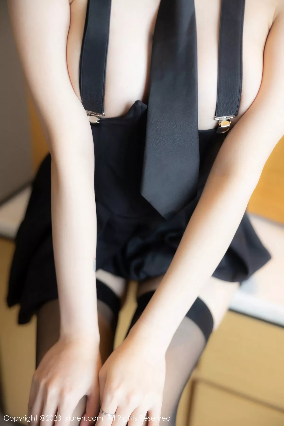 秀人集.com_[XiuRen秀人网]No.6892_模特幼幼脱淡蓝色上衣露黑色蕾丝内衣配黑丝吊袜完美诱惑写真82P