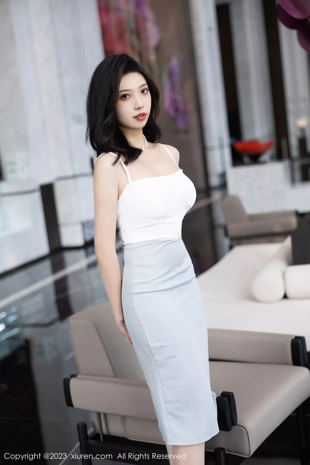 秀人集.com_[XiuRen秀人网]No.6898_模特郑颖姗Bev白色吊带上衣半脱露蕾丝内衣秀丰腴身姿诱惑写真82P