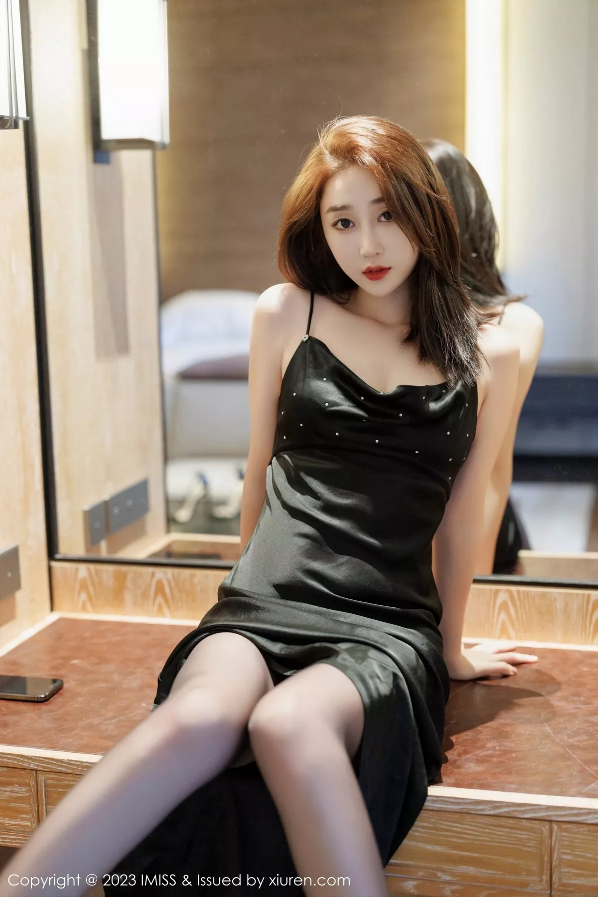 秀人集.com_[IMISS爱蜜社]Vol.734_模特九月生性感黑色吊带裙配超薄黑丝秀完美身材迷人诱惑写真40P