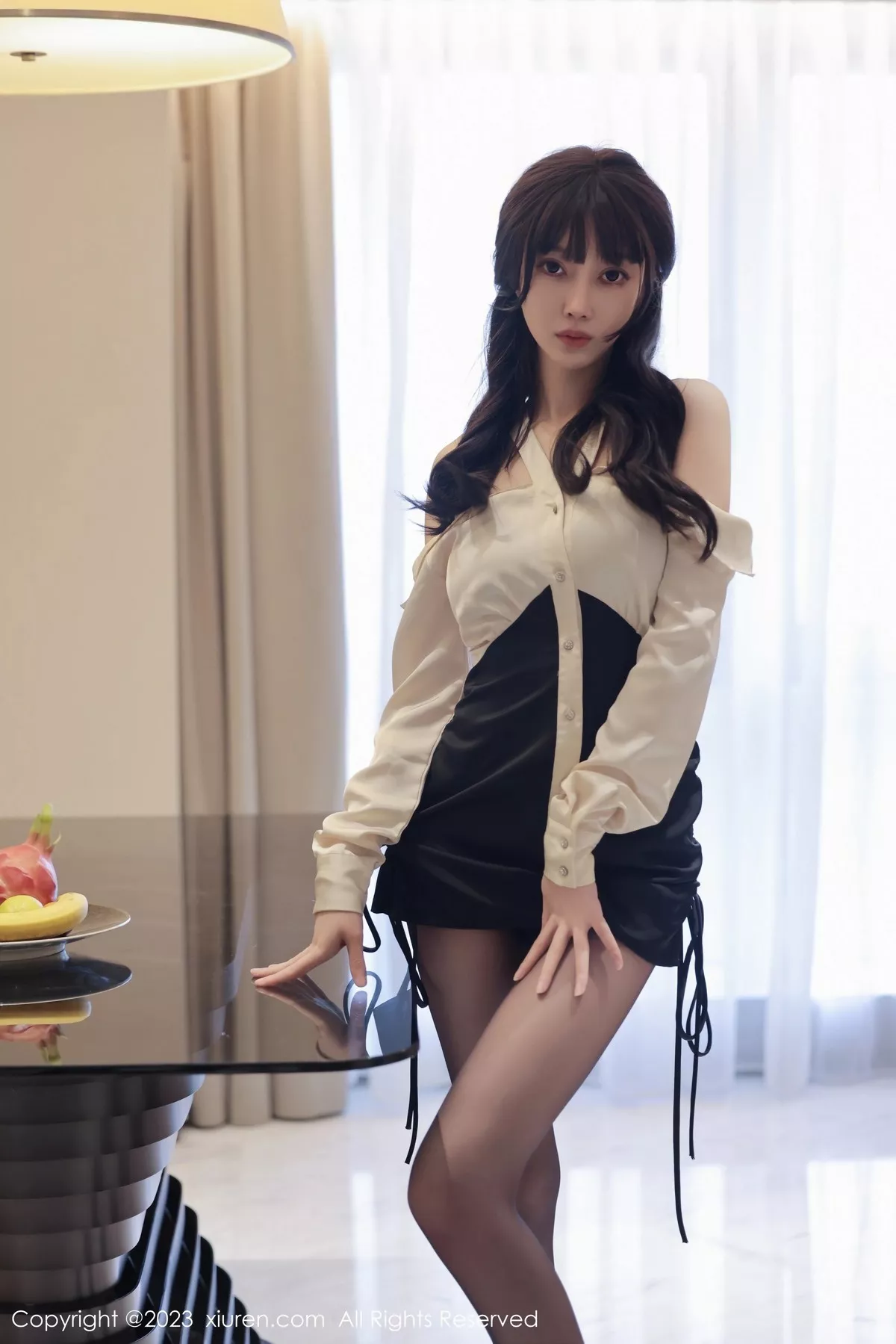 秀人集.com_[XiuRen秀人网]No.6929_模特玥儿玥er性感浅色上衣配黑色短裙露超薄黑丝惹火诱惑写真68P