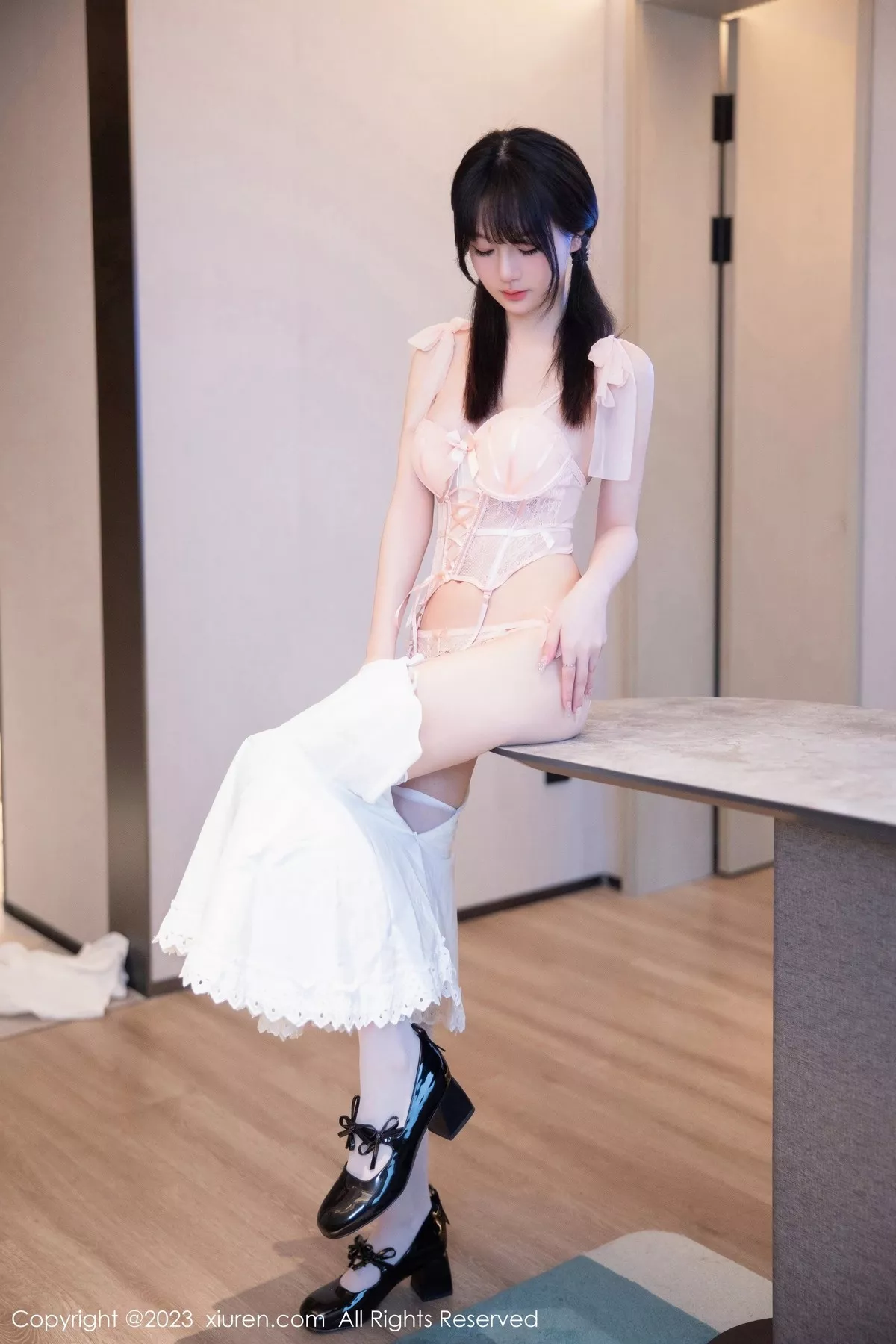 秀人集.com_[XiuRen秀人网]No.6933_模特幼幼白色连衣短裙露性感粉色情趣内衣秀完美身材诱惑写真83P