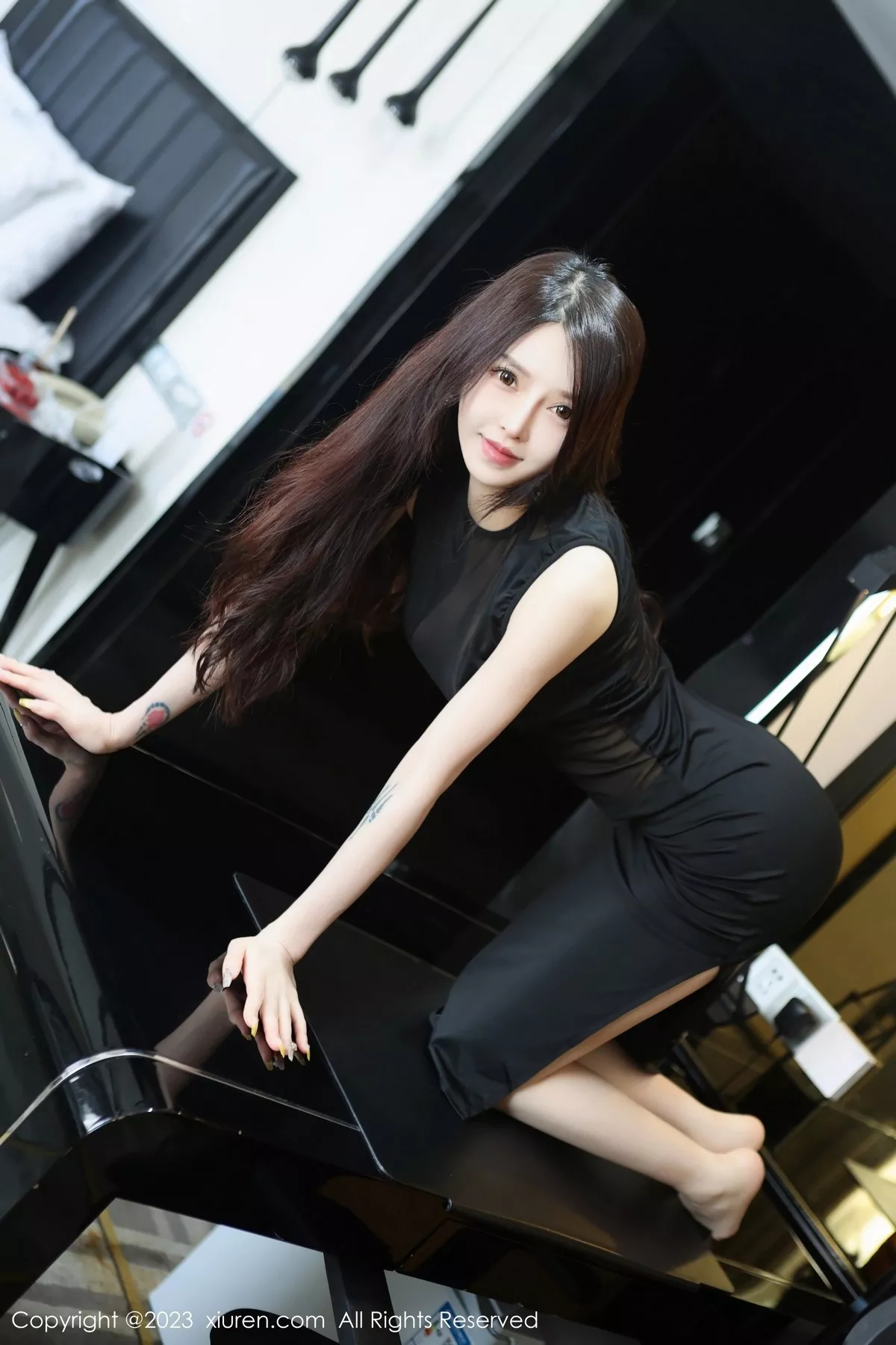 秀人集.com_[XiuRen秀人网]No.6937_模特玉兔miki性感黑色薄纱连衣裙配超薄无内黑丝秀翘臀诱惑写真81P