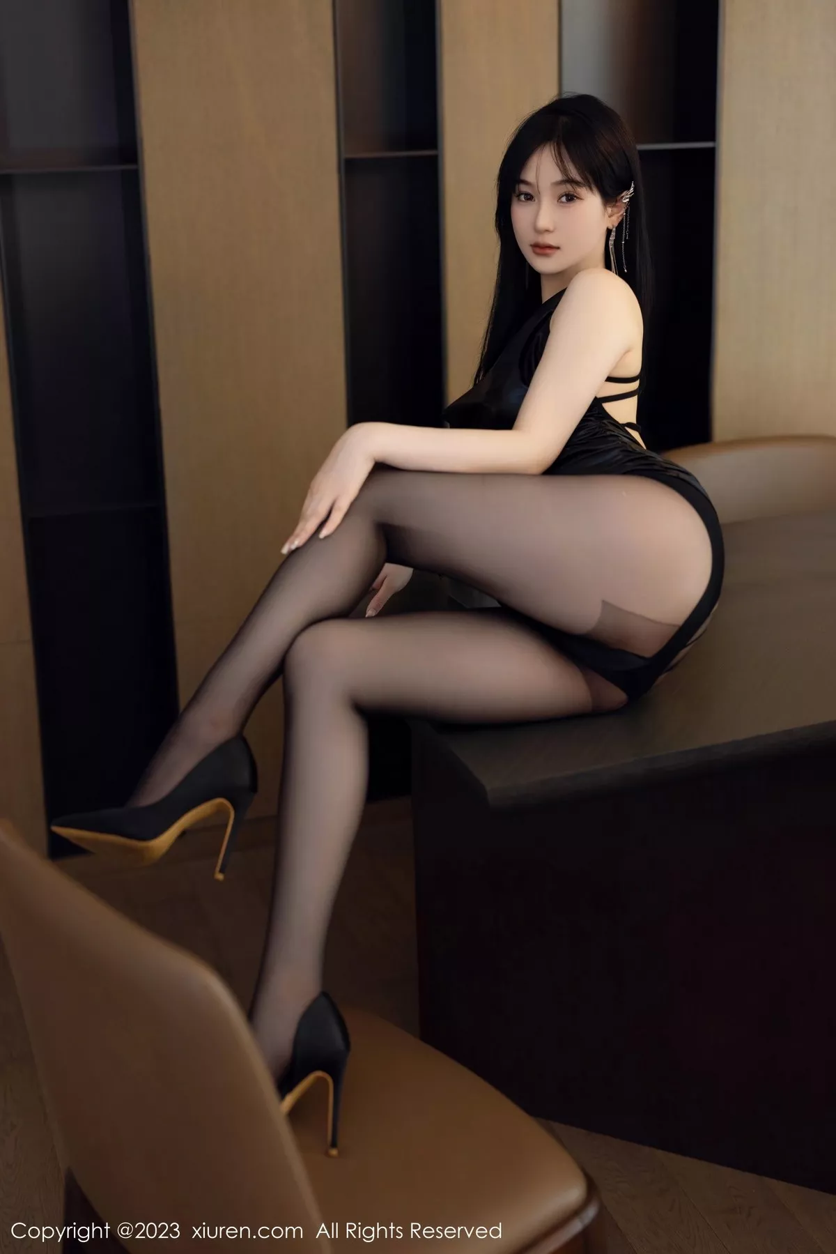 秀人集.com_[XiuRen秀人网]No.6785_模特柚琪Rich黑色紧身连衣短裙配超薄黑丝秀曼妙身姿诱惑写真60P