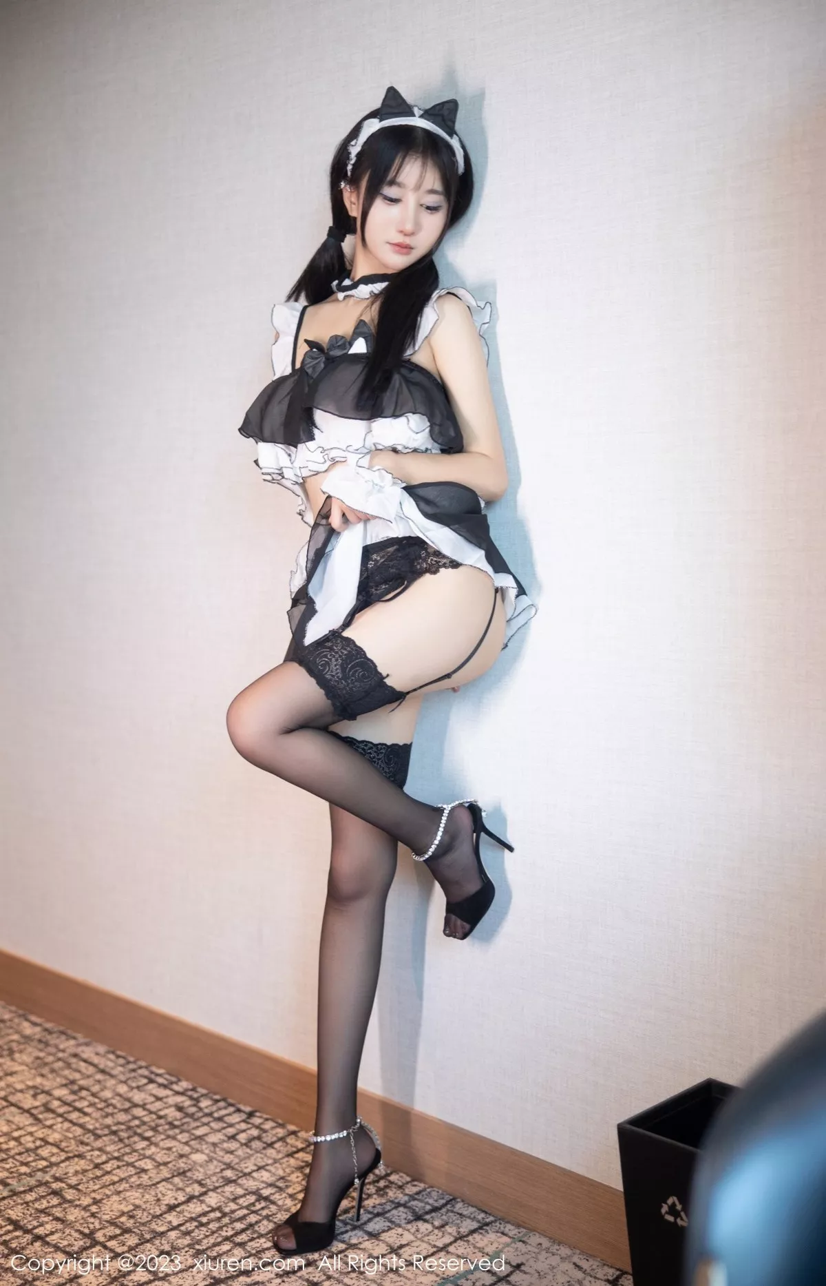 秀人集.com_[XiuRen秀人网]No.6795_女神小果冻儿性感黑色女仆服饰配蕾丝吊袜秀完美身材诱惑写真86P