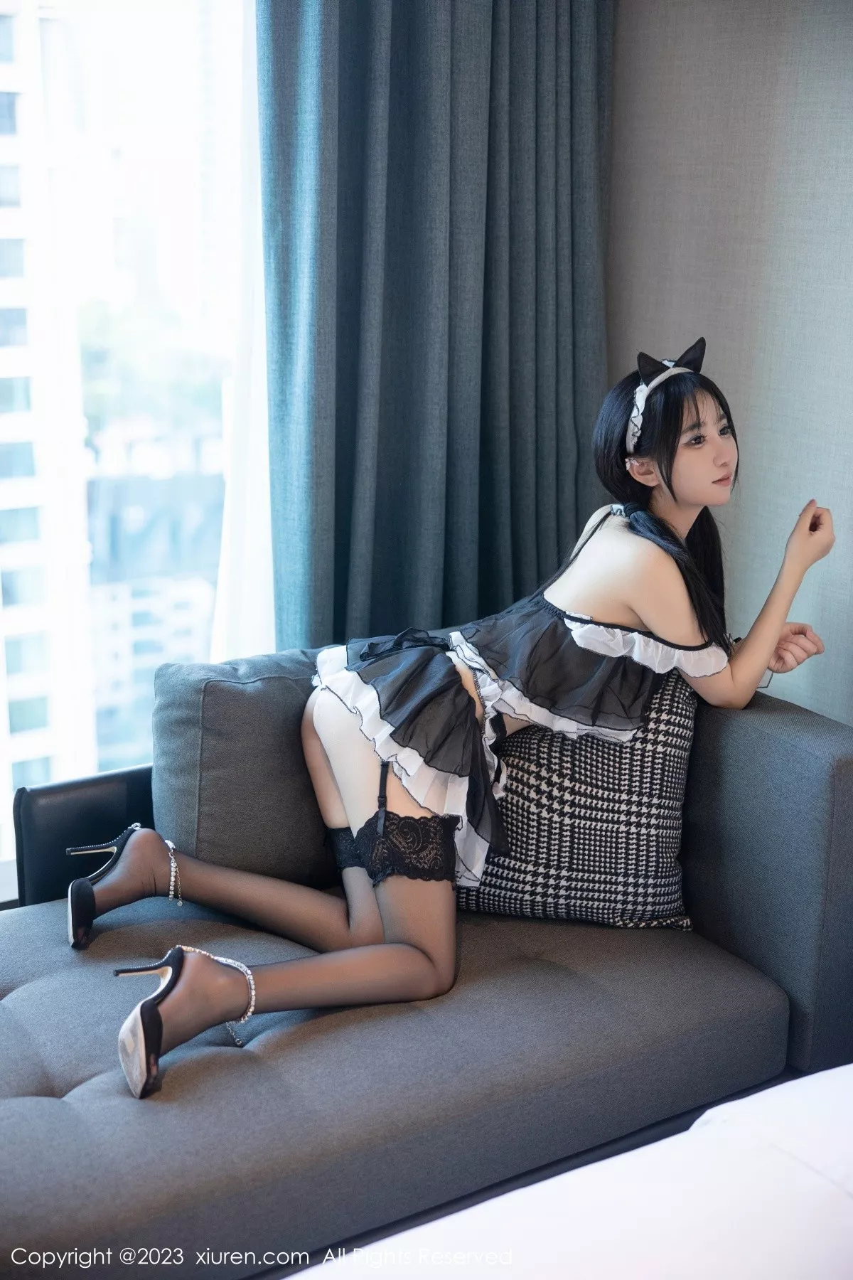 秀人集.com_[XiuRen秀人网]No.6795_女神小果冻儿性感黑色女仆服饰配蕾丝吊袜秀完美身材诱惑写真86P