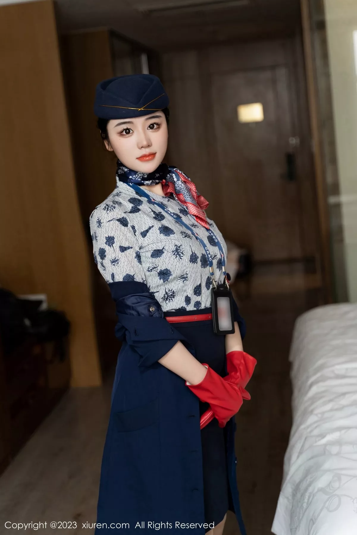 秀人集.com_[XiuRen秀人网]No.6790_模特汐汐爱吃草莓性感空姐制服露黑色内衣秀完美身材诱惑写真69P