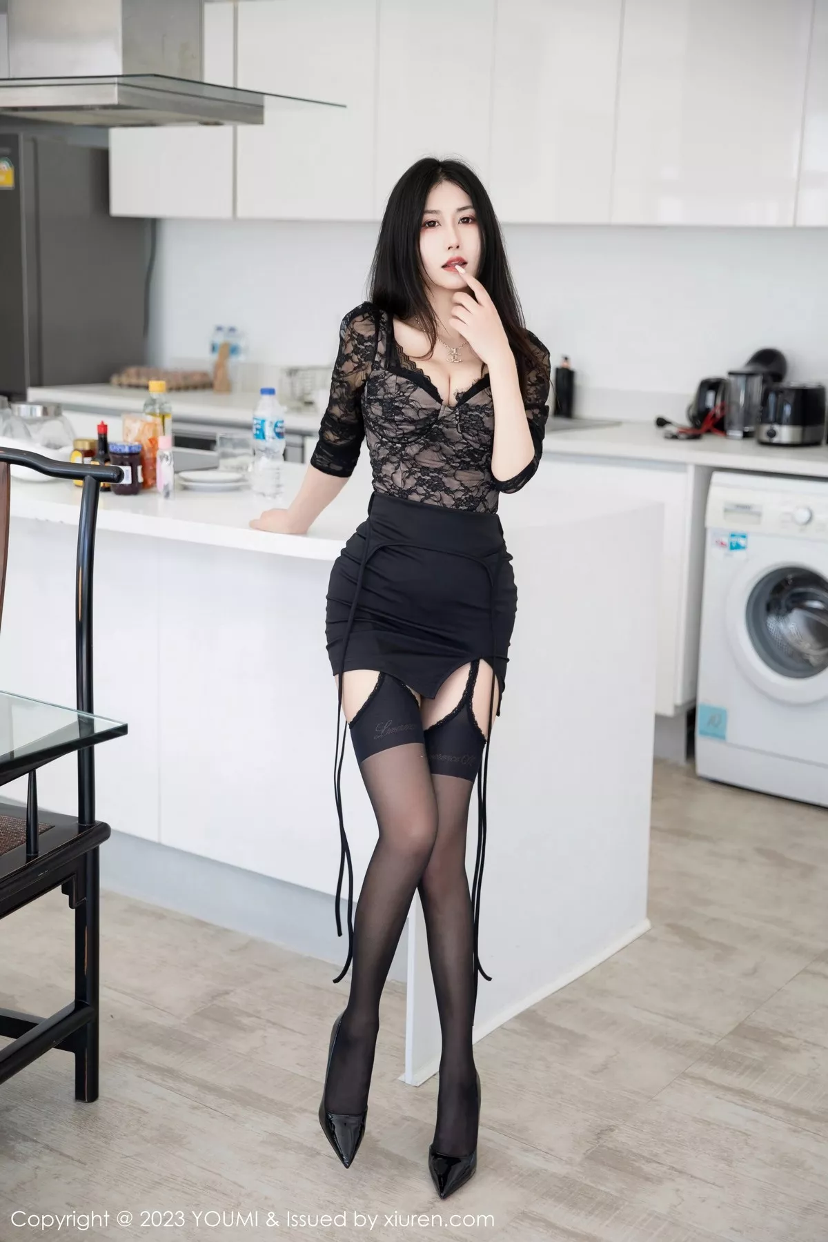 秀人集.com_[YouMi尤蜜荟]Vol.942_模特laura阿姣黑色轻透薄纱连衣裙露蕾丝情趣内衣完美诱惑写真95P