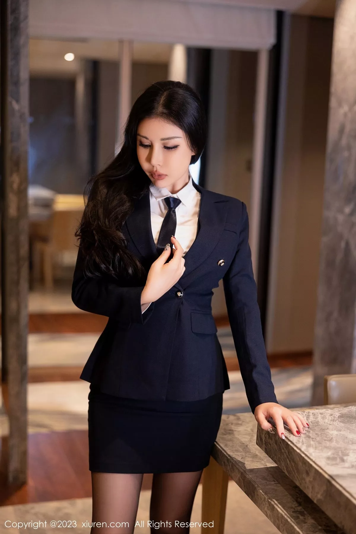 秀人集.com_[XiuRen秀人网]No.6797_模特田冰冰脱蓝色Ol制服露墨绿色蕾丝内衣配开档黑丝魅惑写真75P