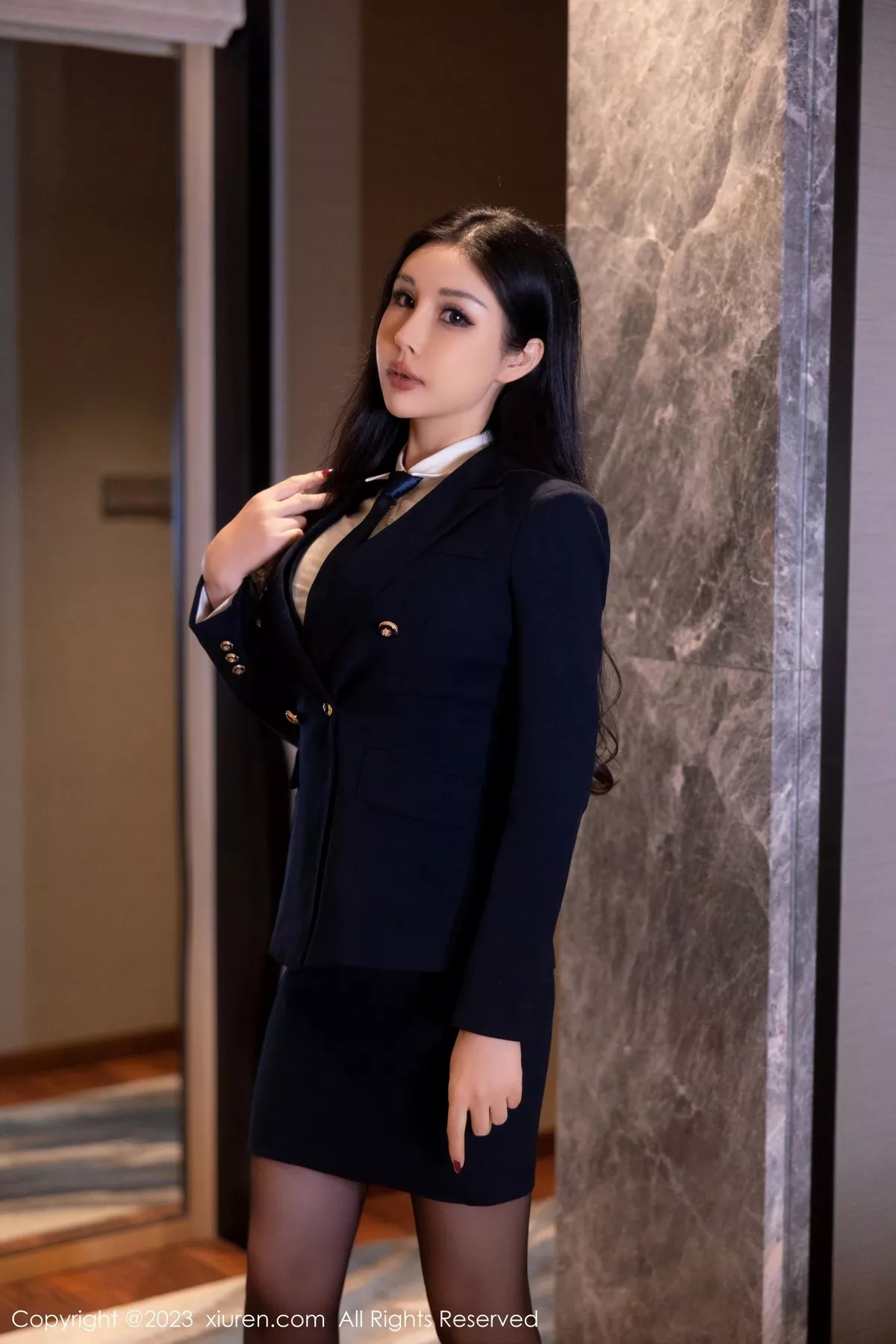 秀人集.com_[XiuRen秀人网]No.6797_模特田冰冰脱蓝色Ol制服露墨绿色蕾丝内衣配开档黑丝魅惑写真75P