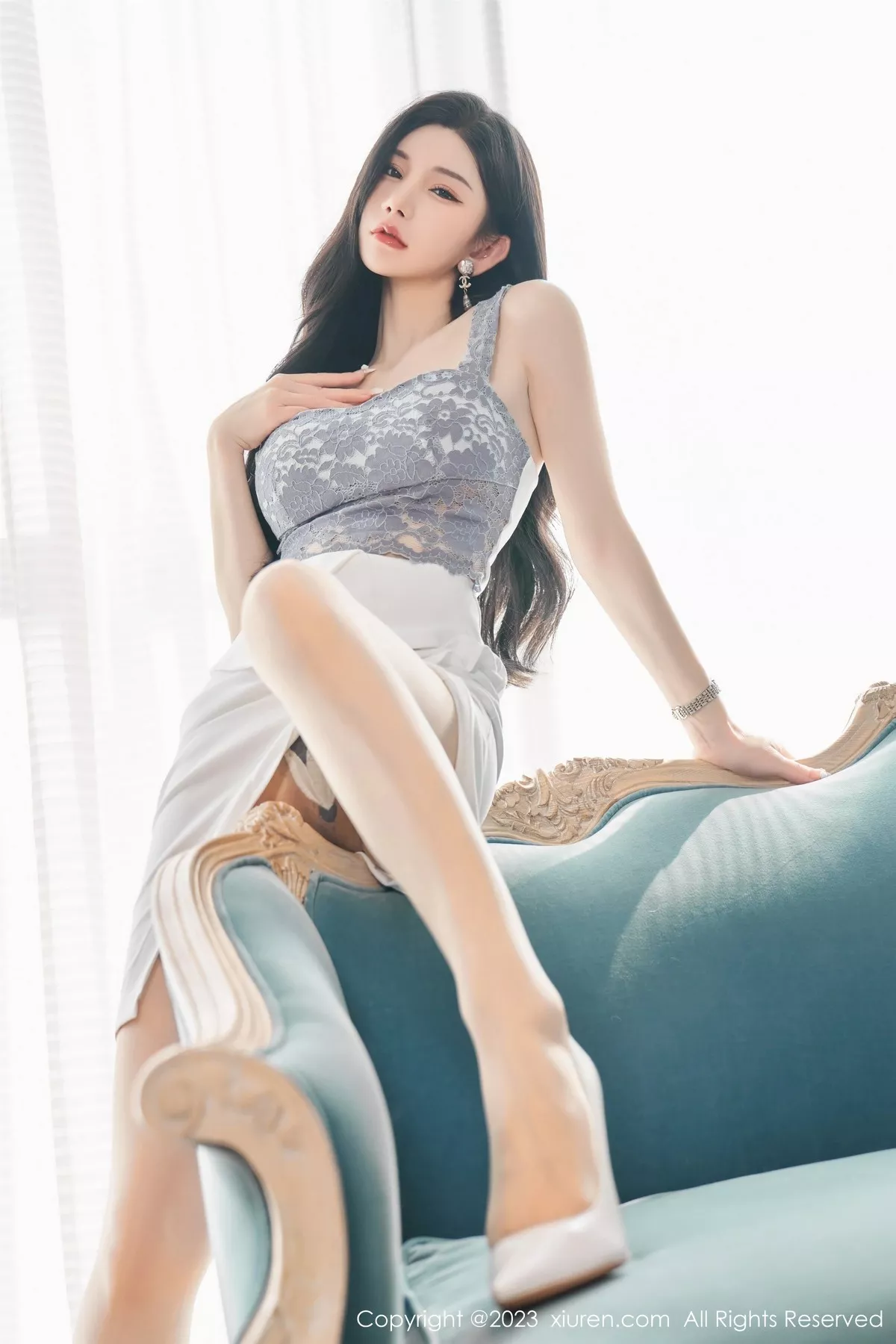 秀人集.com_[XiuRen秀人网]No.6811_女神周于希Sally性感吊带短裙配超薄肉丝秀曼妙身姿诱惑写真100P