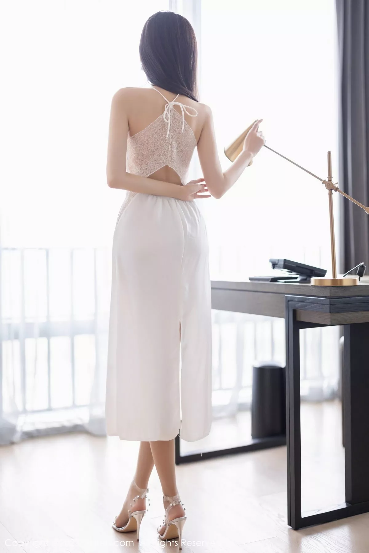 秀人集.com_[XiuRen秀人网]No.6817_模特林乐一白色露肩连衣裙+性感网状链内衣秀惹火身材诱惑写真82P