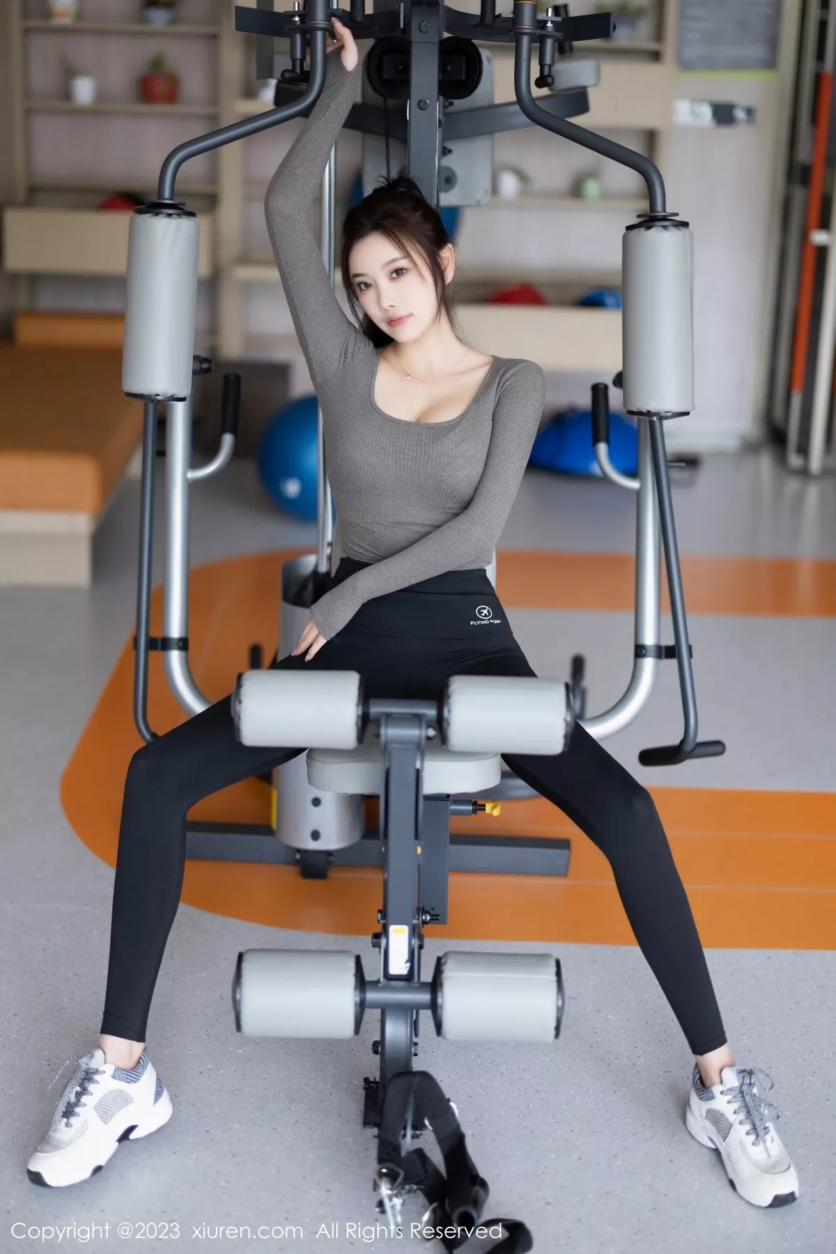 秀人集.com_[XiuRen秀人网]No.6825_女神杨晨晨Yome灰色上衣配黑色瑜伽裤秀丰腴身材迷人诱惑写真81P