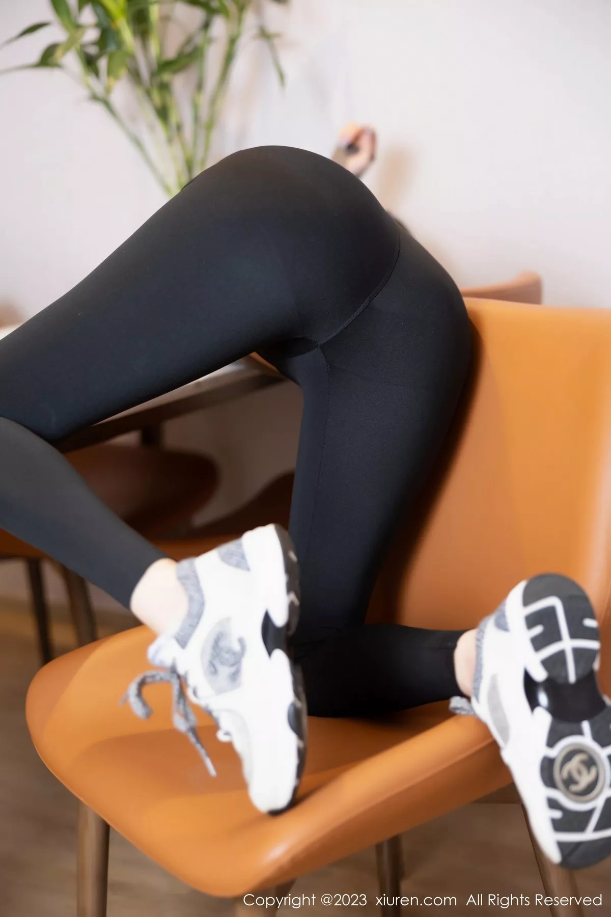 秀人集.com_[XiuRen秀人网]No.6825_女神杨晨晨Yome灰色上衣配黑色瑜伽裤秀丰腴身材迷人诱惑写真81P