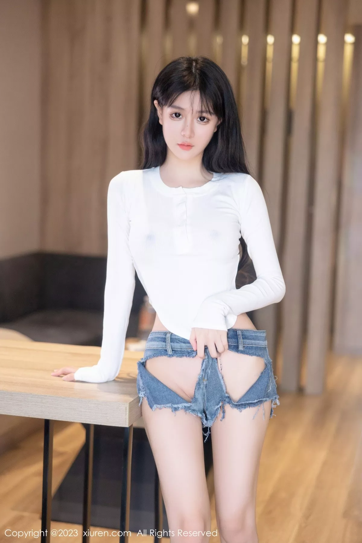 秀人集.com_[XiuRen秀人网]No.7010_模特幼幼性感白色上衣配破烂牛仔短裤秀完美身材撩人诱惑写真88P