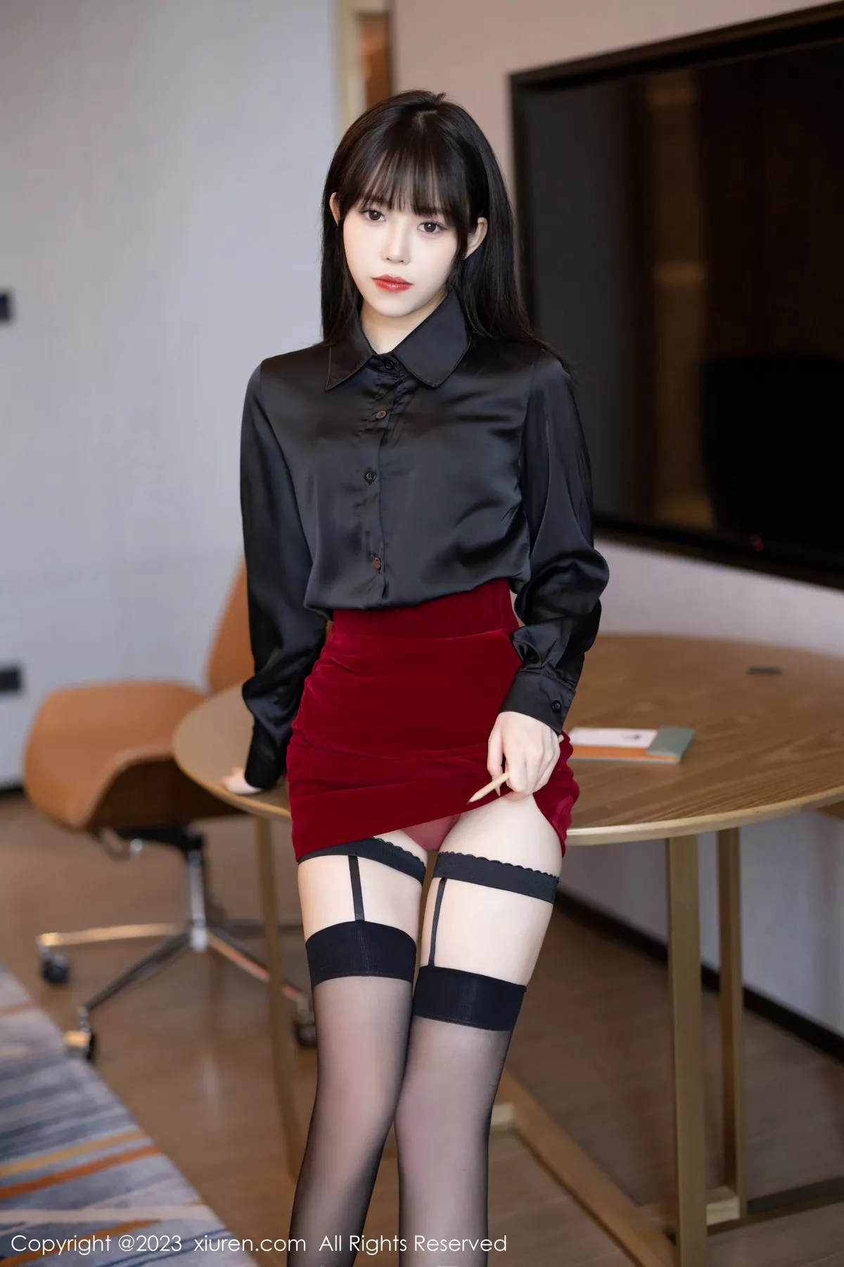 秀人集.com_[XiaoYu画语界]Vol.1063_模特奶瓶黑色衬衫配红色短裙露红色蕾丝内衣黑丝吊袜魅惑写真81P