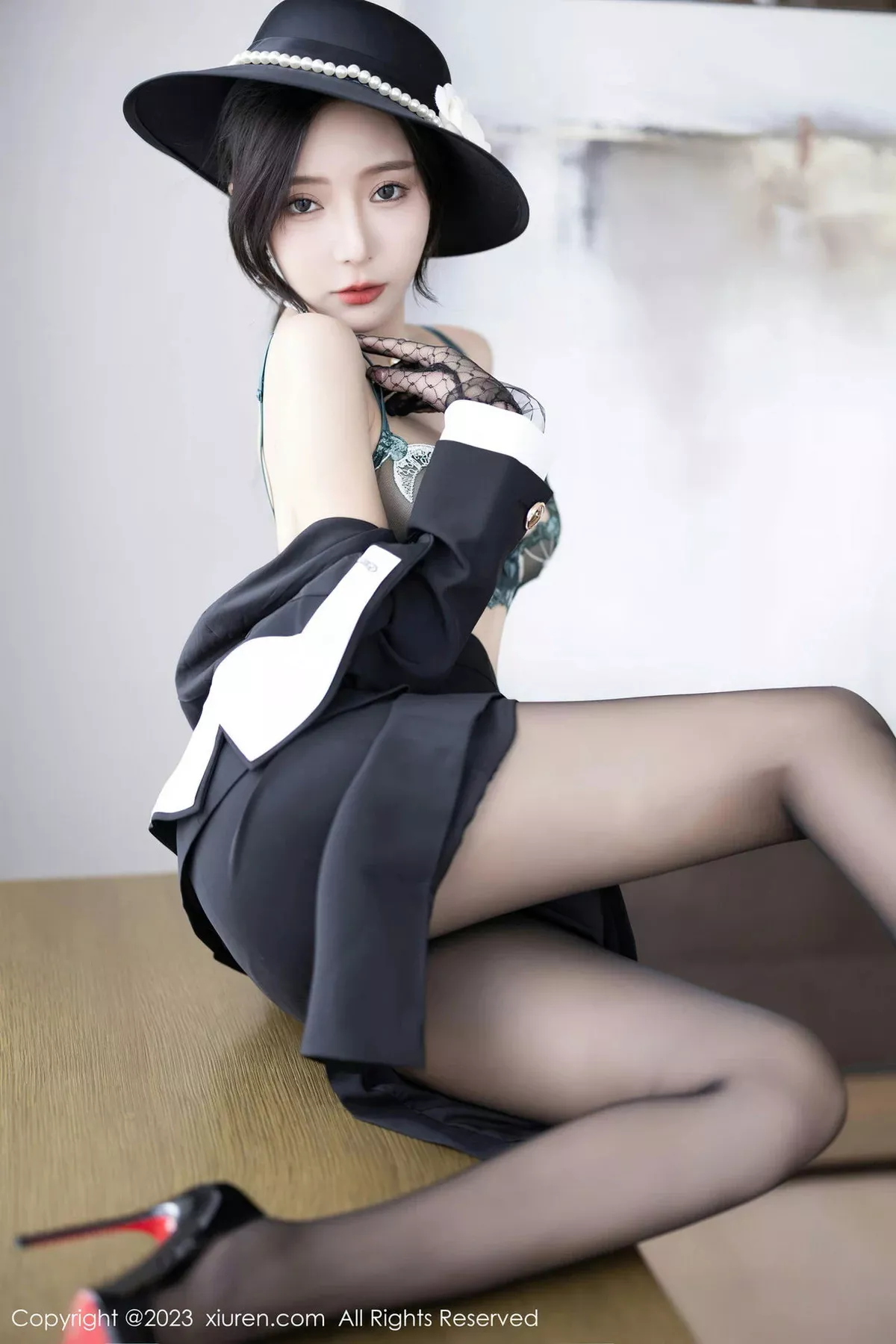 秀人集.com_[XiuRen秀人网]No.7048_女神王馨瑶yanni墨绿色轻透蕾丝内衣配黑丝秀完美身材诱惑写真81P