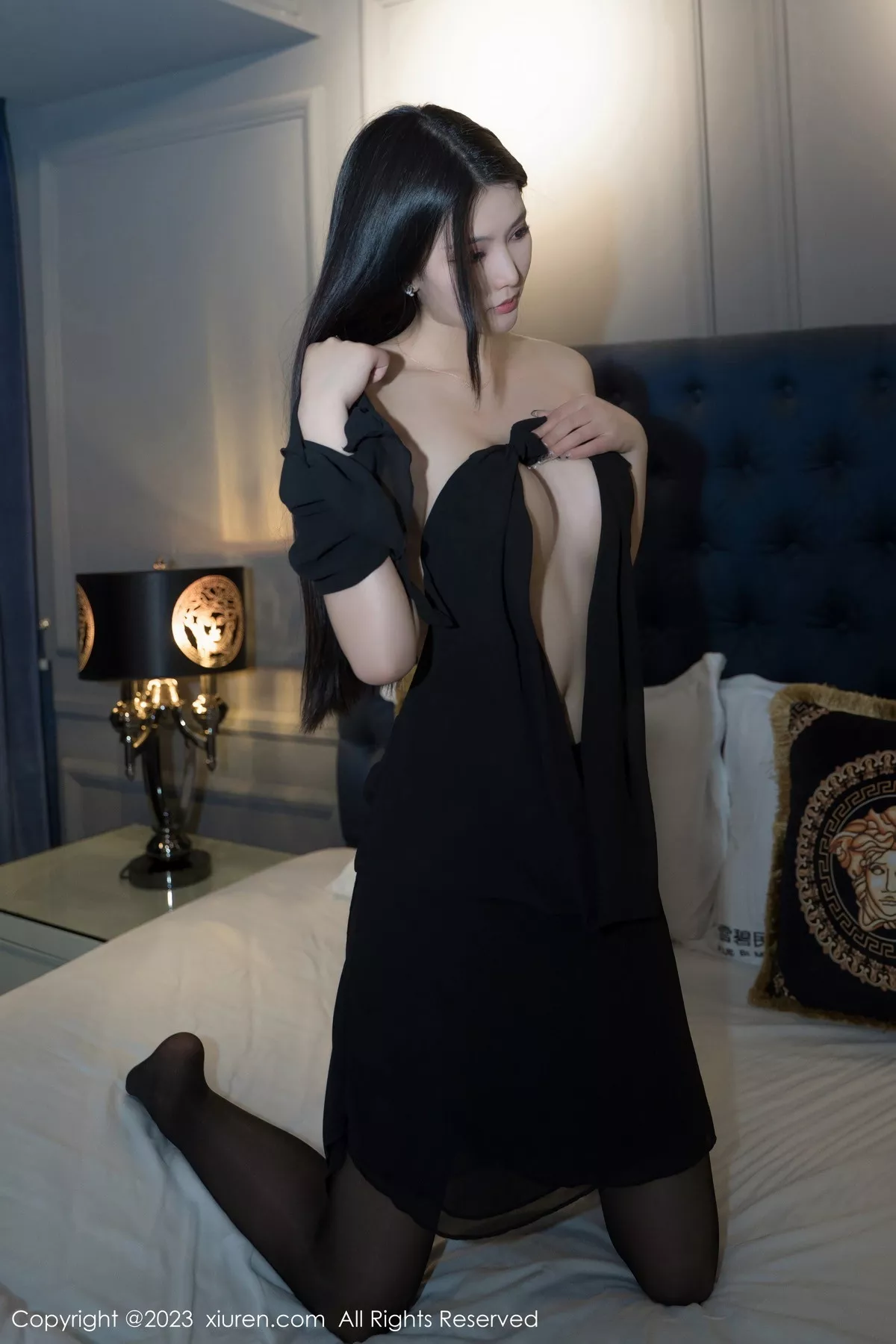 秀人集.com_[XiuRen秀人网]No.7050_模特桐桐性感黑色服饰配超薄闪亮黑丝秀完美身材迷人诱惑写真66P