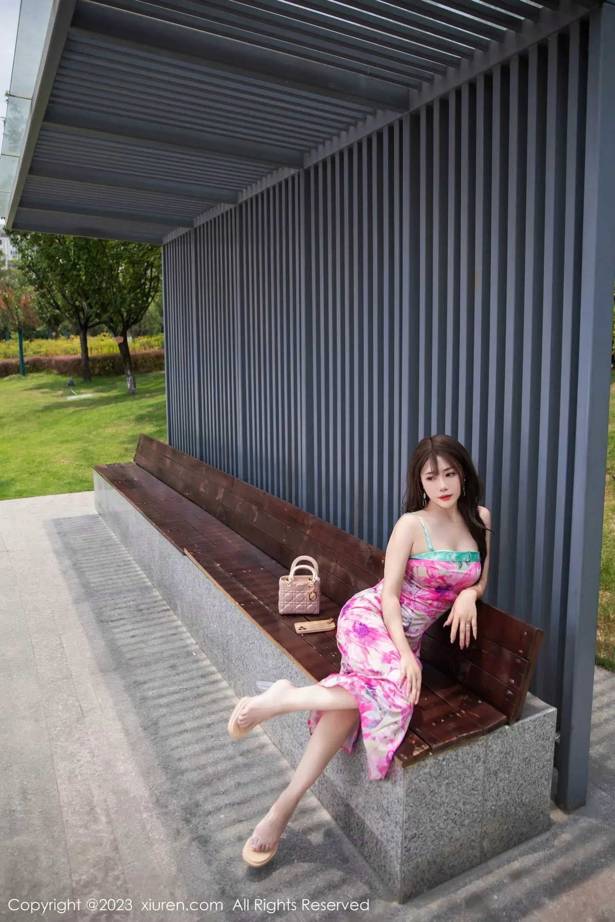 秀人集.com_[XiuRen秀人网]No.7065_模特严利娅Yuliya性感网红情人裙露浅灰蕾丝内衣撩人诱惑写真75P