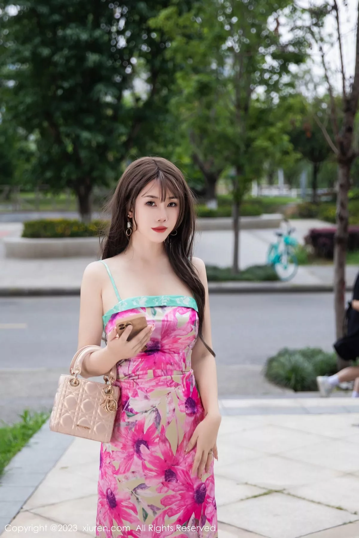 秀人集.com_[XiuRen秀人网]No.7065_模特严利娅Yuliya性感网红情人裙露浅灰蕾丝内衣撩人诱惑写真75P