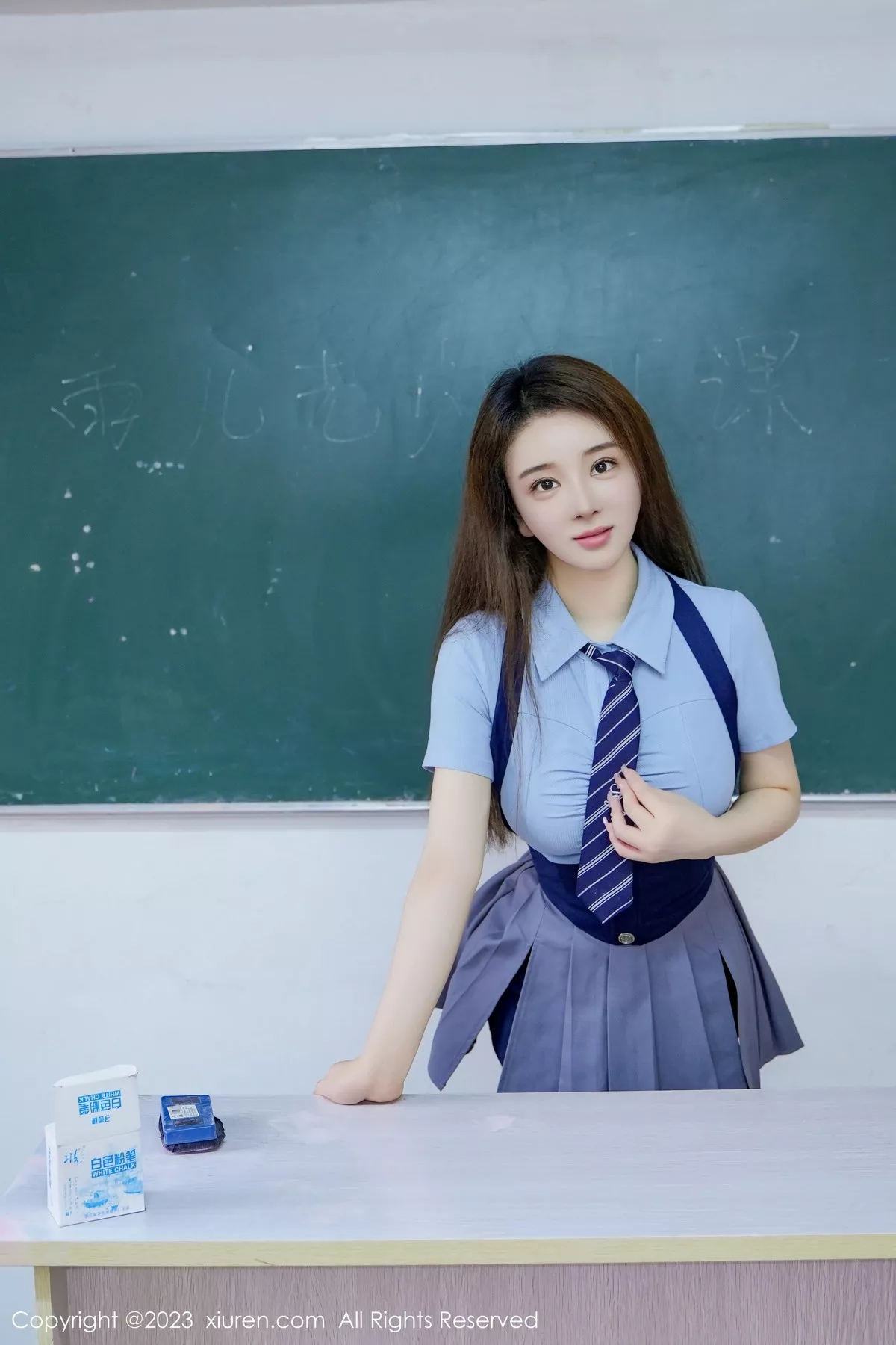 秀人集.com_[XiuRen秀人网]No.7064_模特雨儿1494蓝色上衣配灰色短裙露性感浅色内衣完美诱惑写真66P