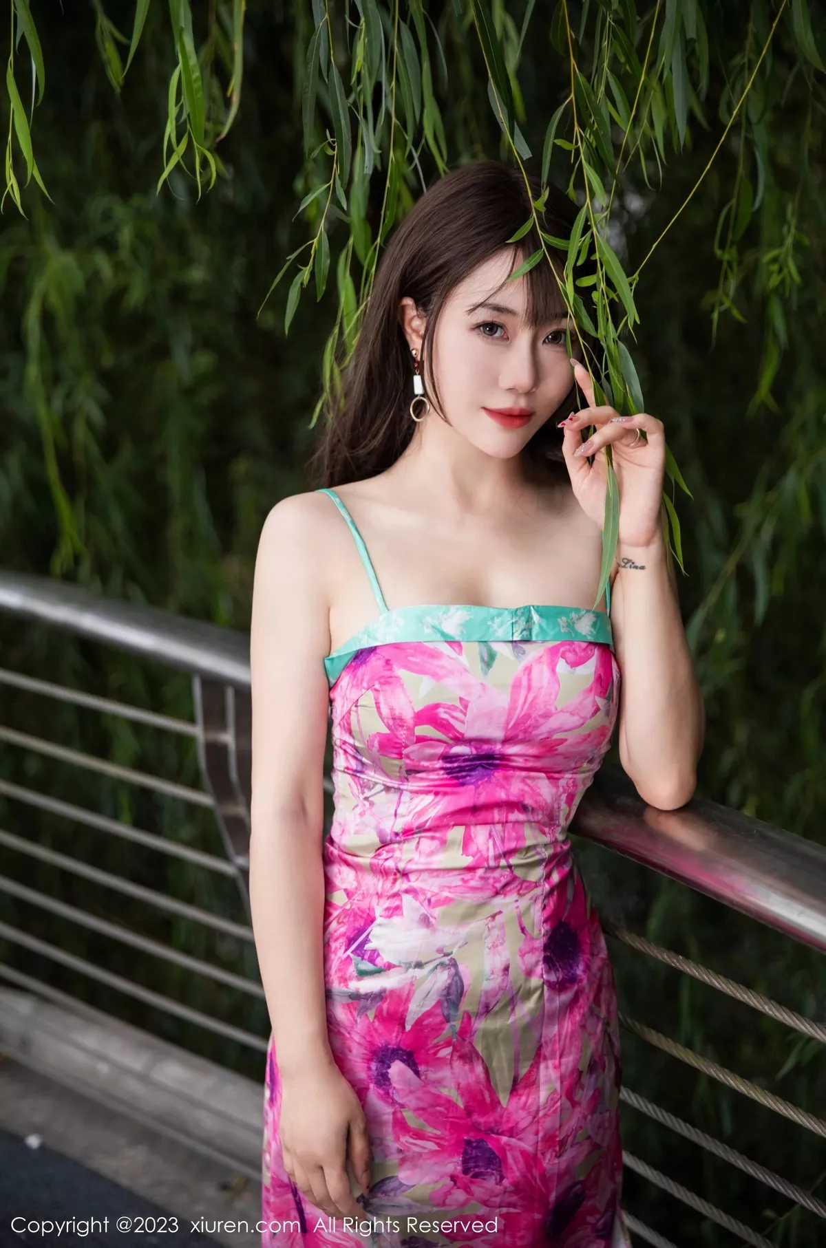 秀人集.com_[XiuRen秀人网]No.7065_模特严利娅Yuliya性感网红情人裙露浅灰蕾丝内衣撩人诱惑写真75P