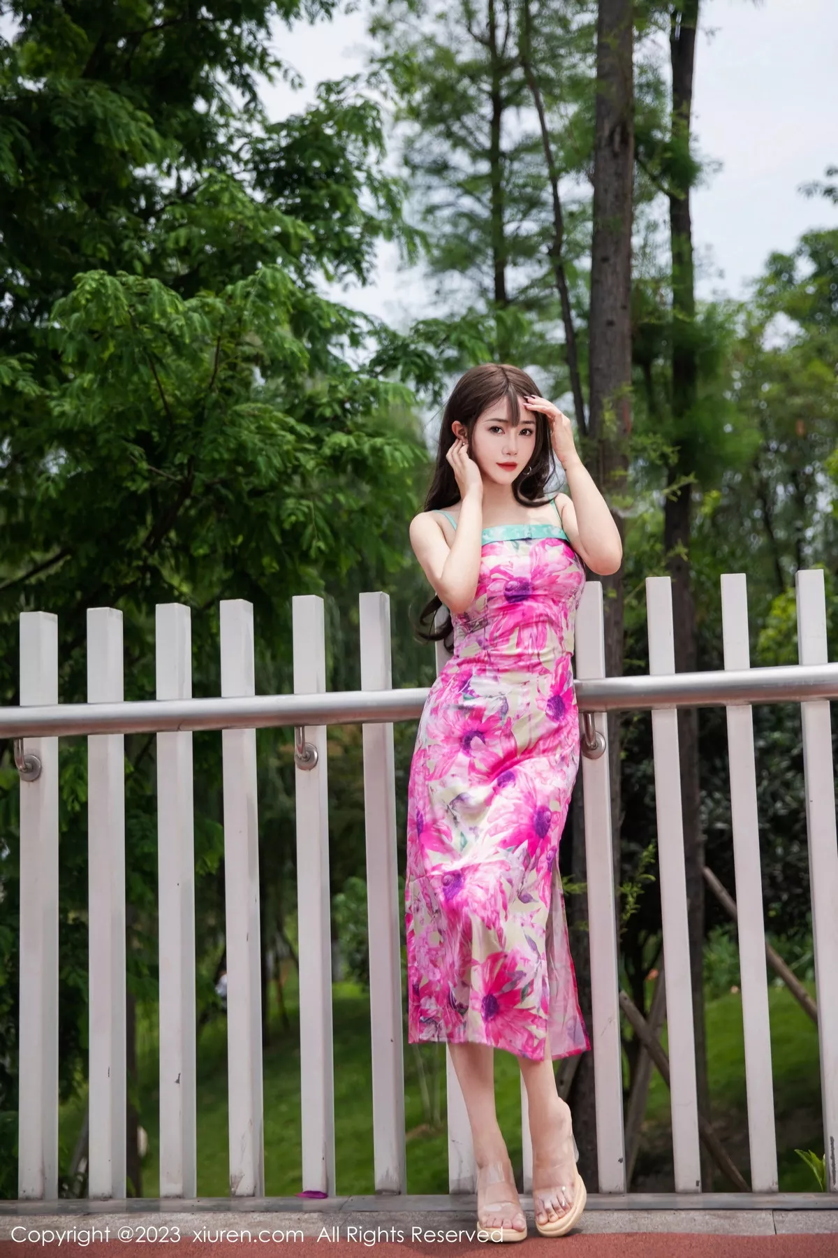 秀人集.com_[XiuRen秀人网]No.7065_模特严利娅Yuliya性感网红情人裙露浅灰蕾丝内衣撩人诱惑写真75P