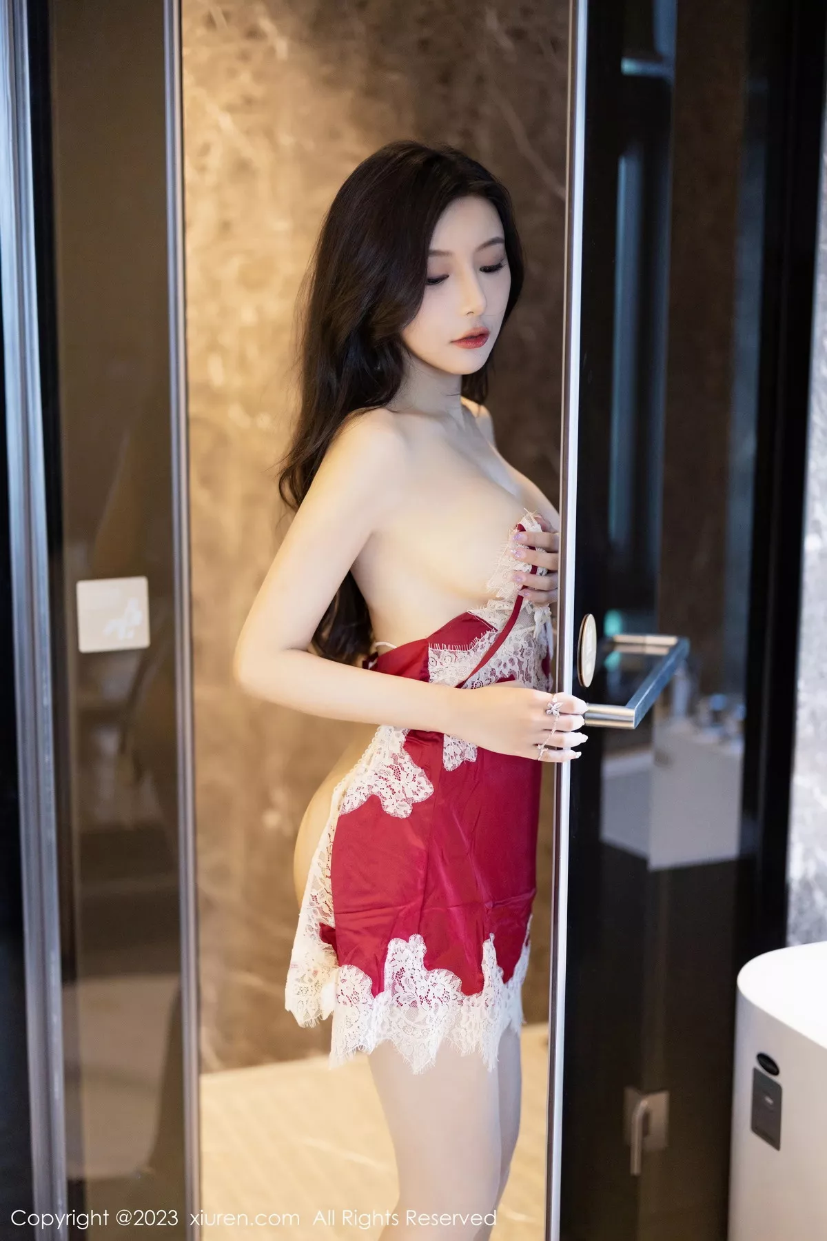 秀人集.com_[XiuRen秀人网]No.7077_女神王馨瑶yanni红色蕾丝睡衣配超薄无内肉丝秀惹火身材诱惑写真90P