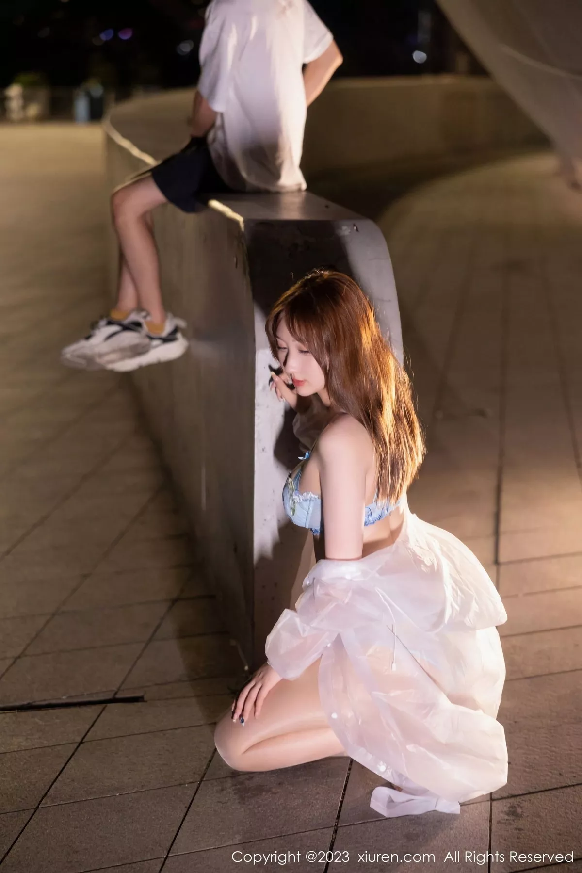 秀人集.com_[XiuRen秀人网]No.7072_模特江真真户外绿灰卫衣+性感蓝色蕾丝内衣秀完美身材诱惑写真80P